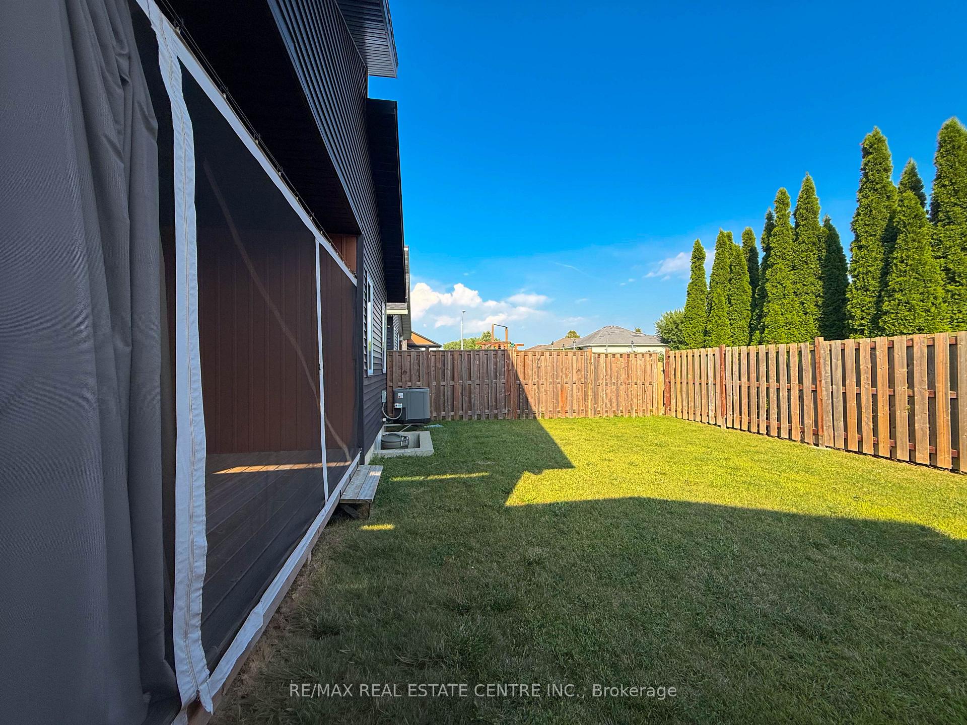 Photo 28 of 77 Moonstone Crescent, Chatham-Kent, Chatham — HOMEH