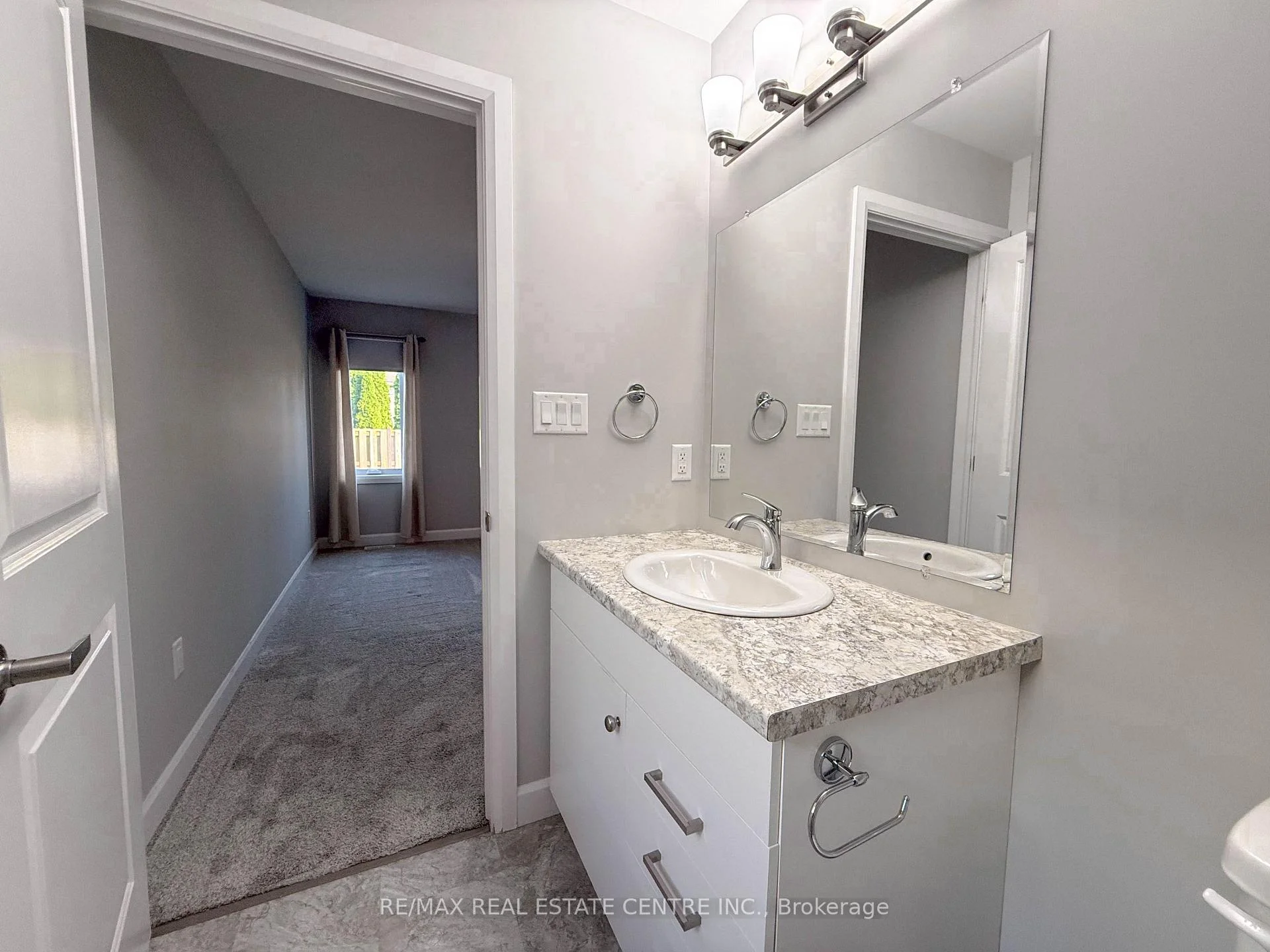 Photo 9 of 77 Moonstone Crescent, Chatham-Kent, Chatham — HOMEH