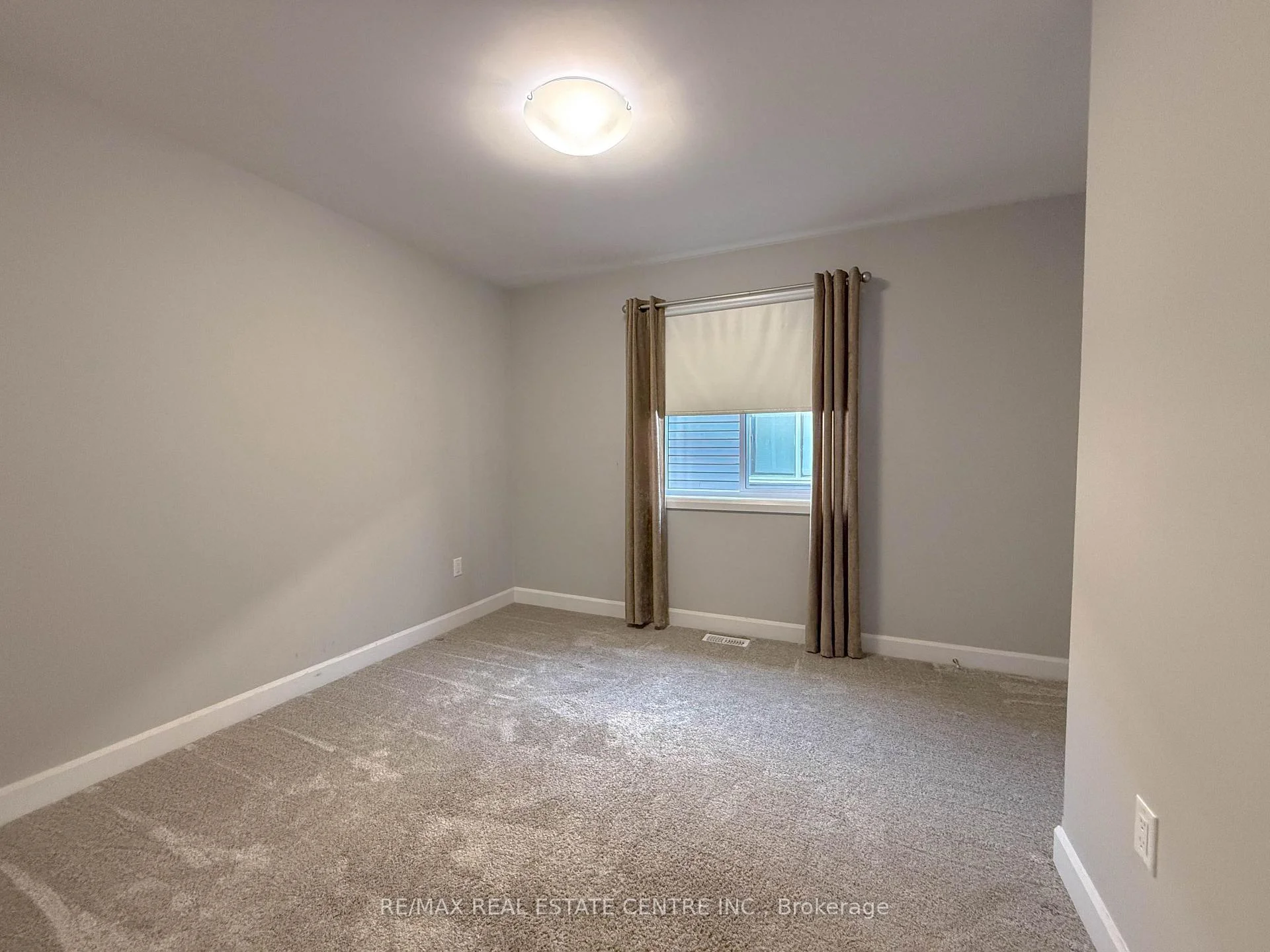 Photo 10 of 77 Moonstone Crescent, Chatham-Kent, Chatham — HOMEH