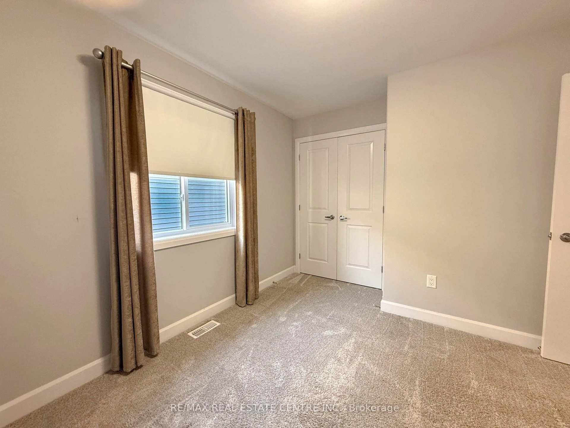 Photo 12 of 77 Moonstone Crescent, Chatham-Kent, Chatham — HOMEH