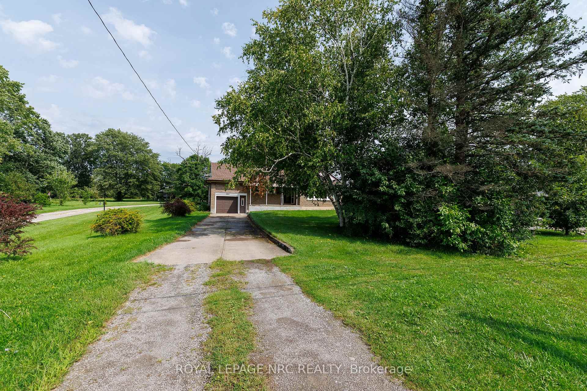 Photo 2 of 280 Kingsway Street, Welland, Dain City — HOMEH