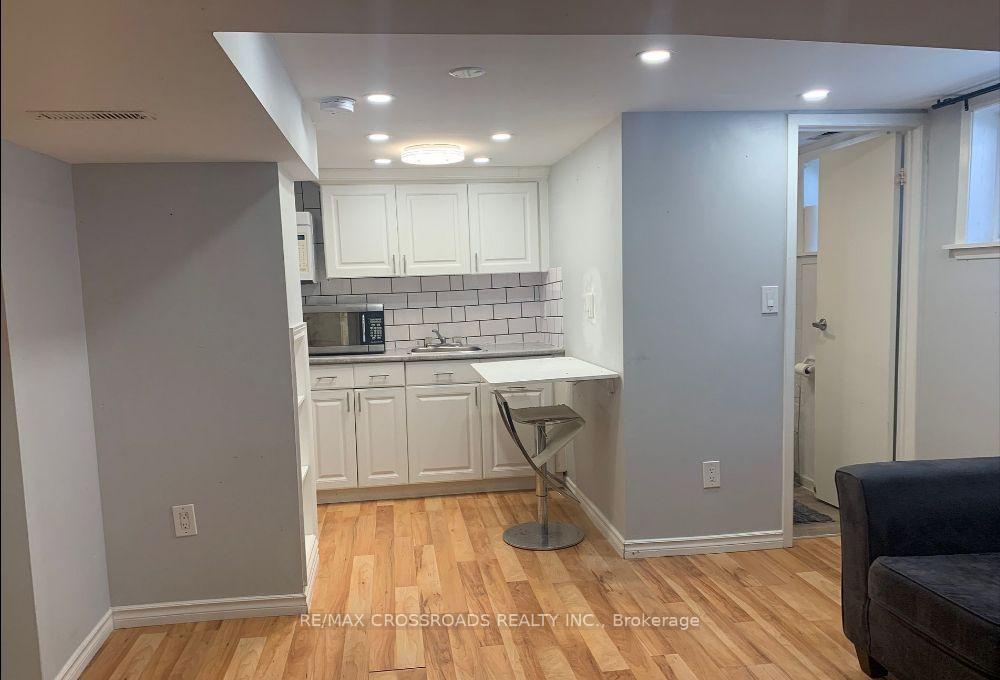 Photo 3 of Unit 3, 128 Major Mackenzie Drive E, Richmond Hill, Crosby — HOMEH