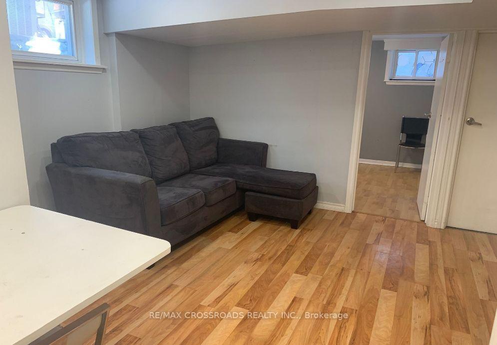 Photo 5 of Unit 3, 128 Major Mackenzie Drive E, Richmond Hill, Crosby — HOMEH