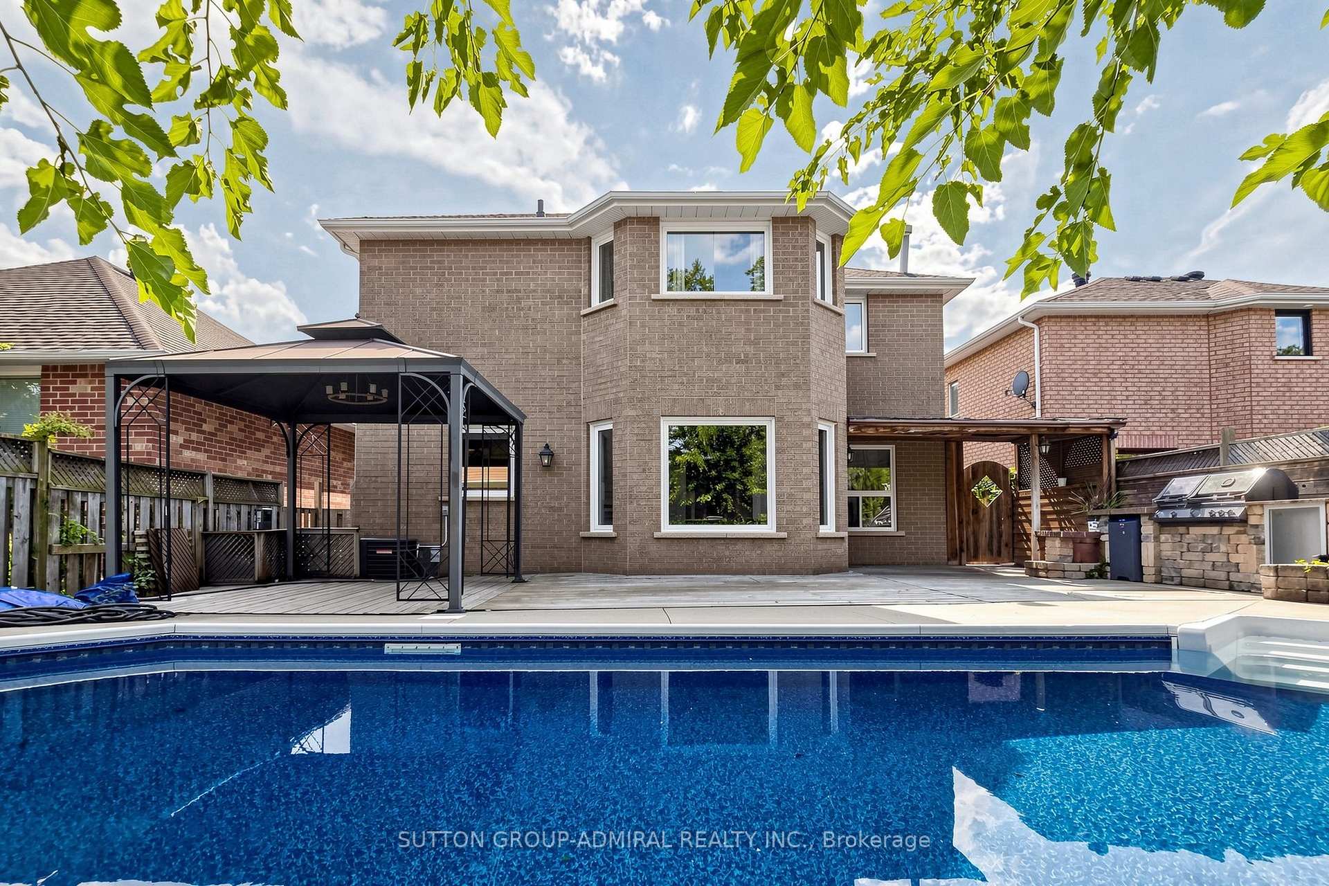 Photo 3 of 38 Felt Crescent, Barrie, Bayshore — HOMEH