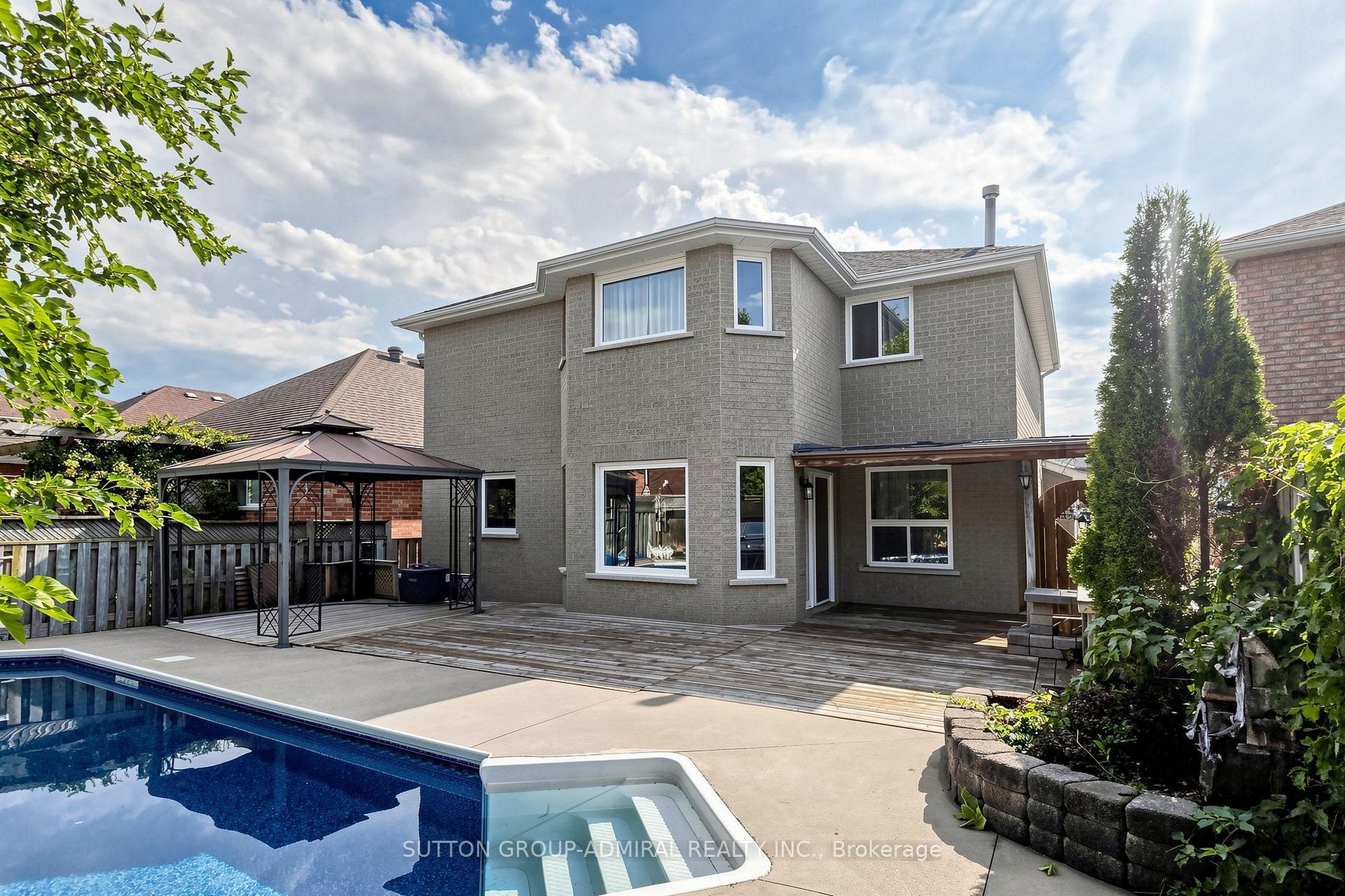 Photo 2 of 38 Felt Crescent, Barrie, Bayshore — HOMEH