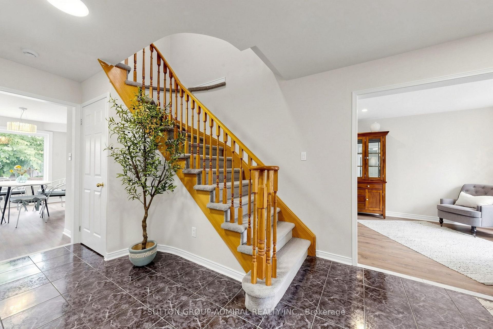 Photo 16 of 38 Felt Crescent, Barrie, Bayshore — HOMEH