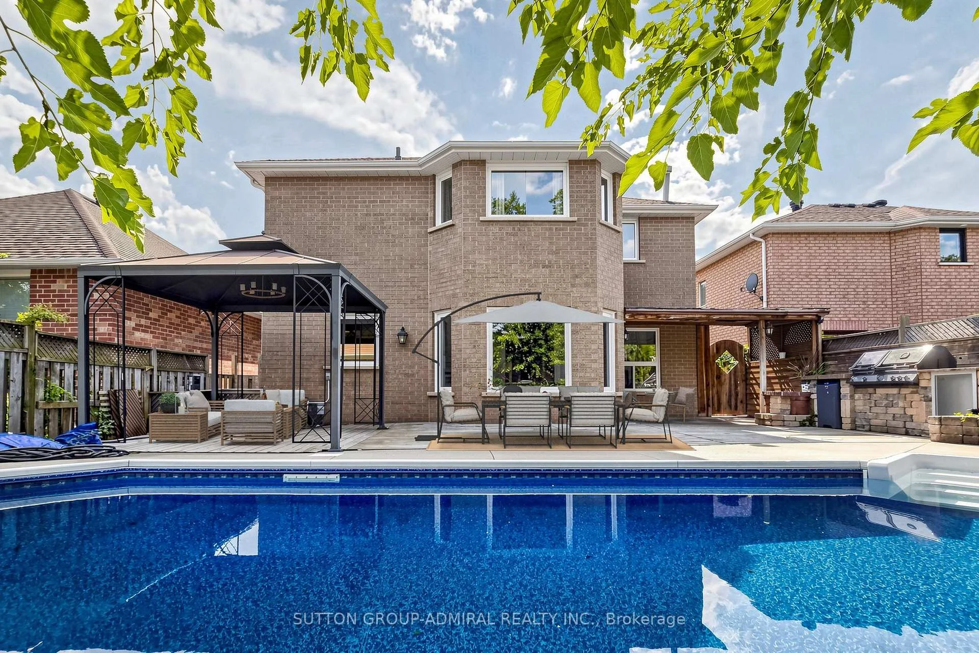 Photo 4 of 38 Felt Crescent, Barrie, Bayshore — HOMEH