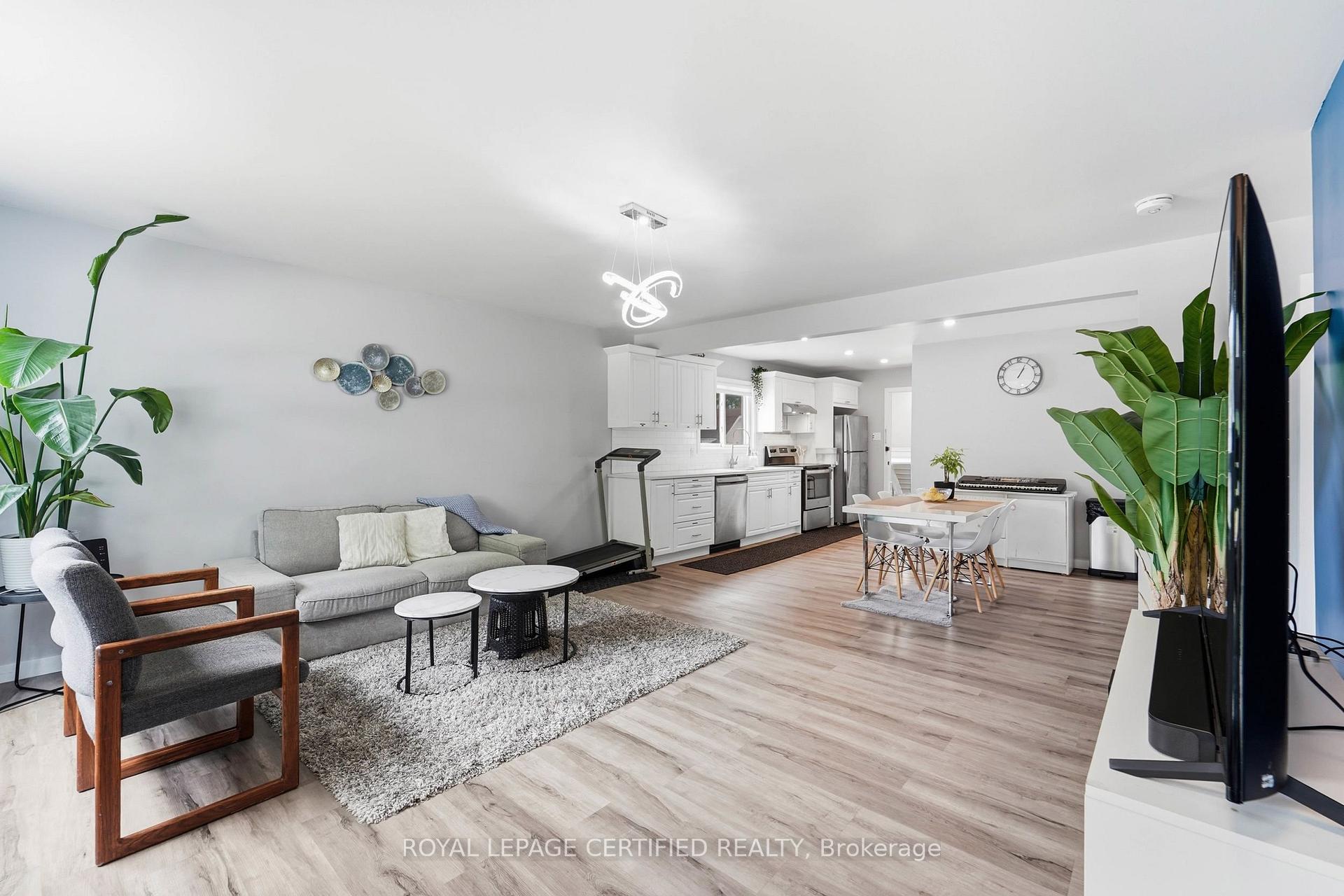 Photo 2 of 18 Coventry Street, St. Catharines, E. Chester — HOMEH