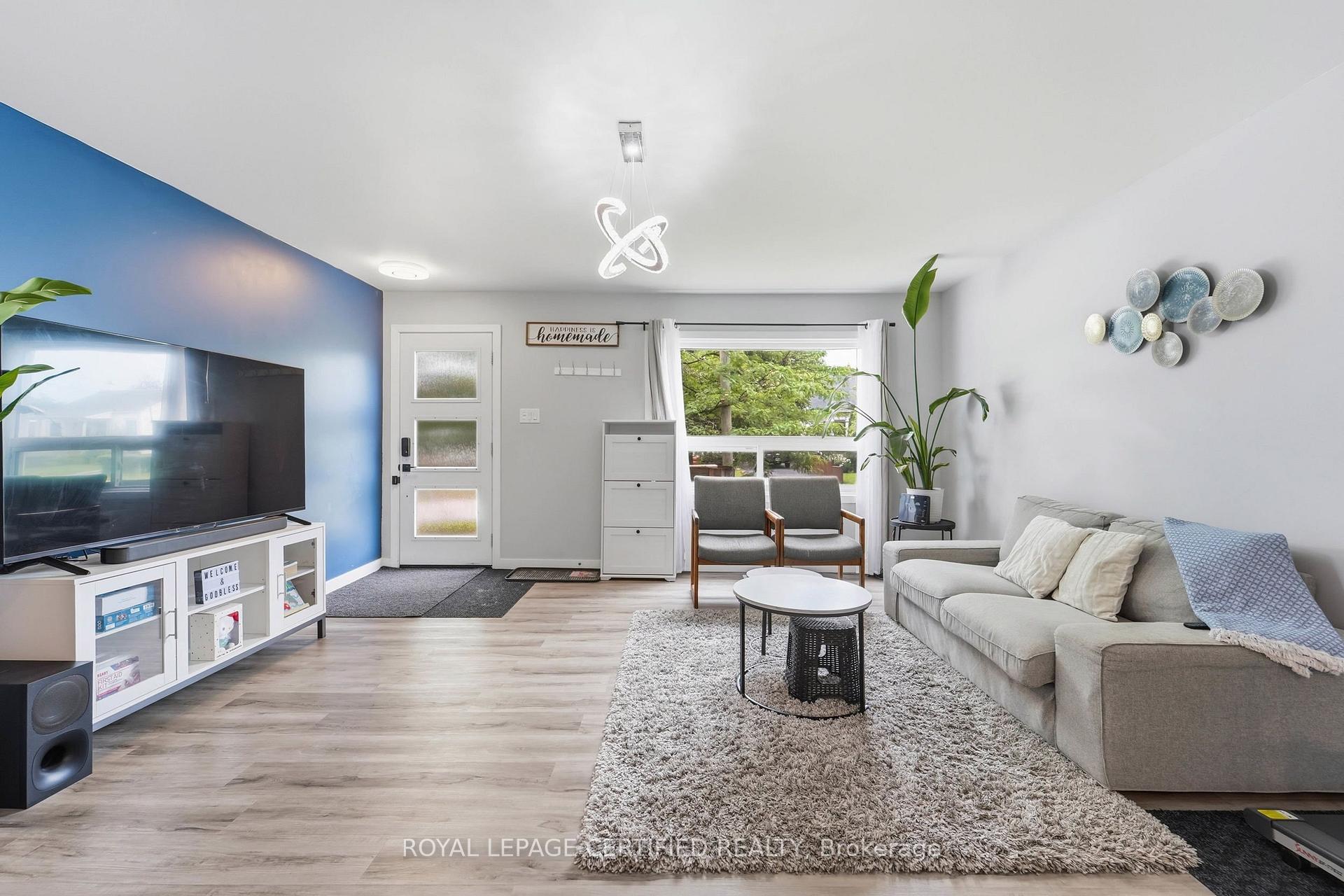 Photo 3 of 18 Coventry Street, St. Catharines, E. Chester — HOMEH