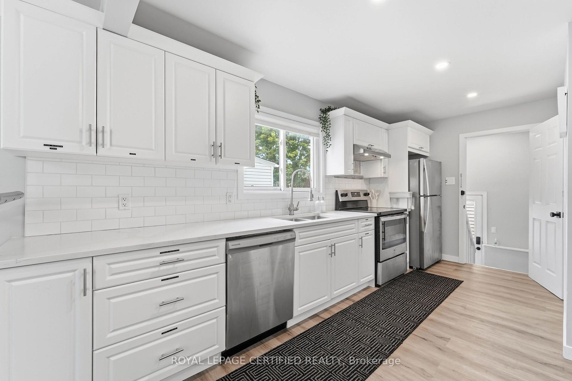 Photo 5 of 18 Coventry Street, St. Catharines, E. Chester — HOMEH