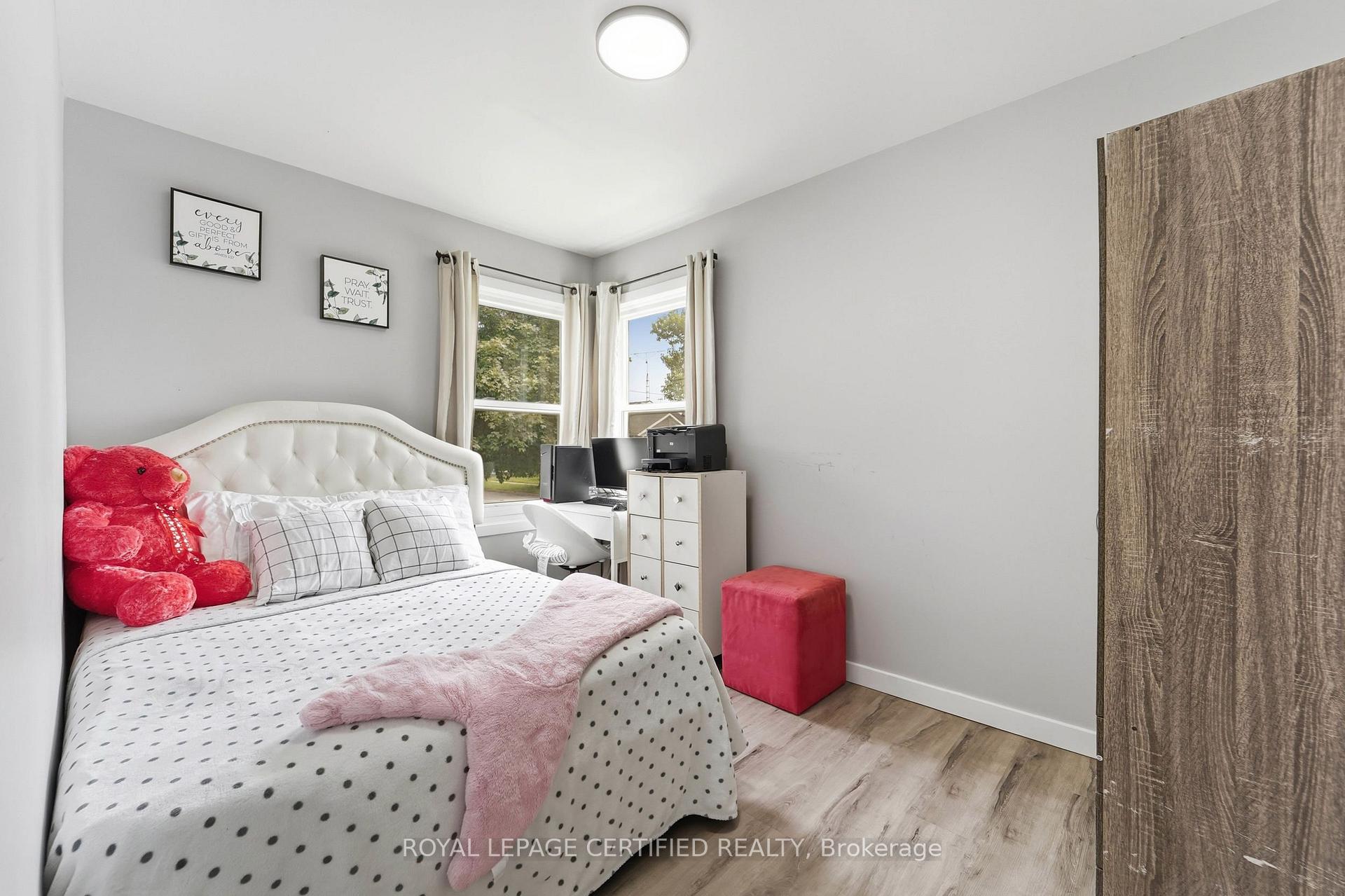 Photo 8 of 18 Coventry Street, St. Catharines, E. Chester — HOMEH