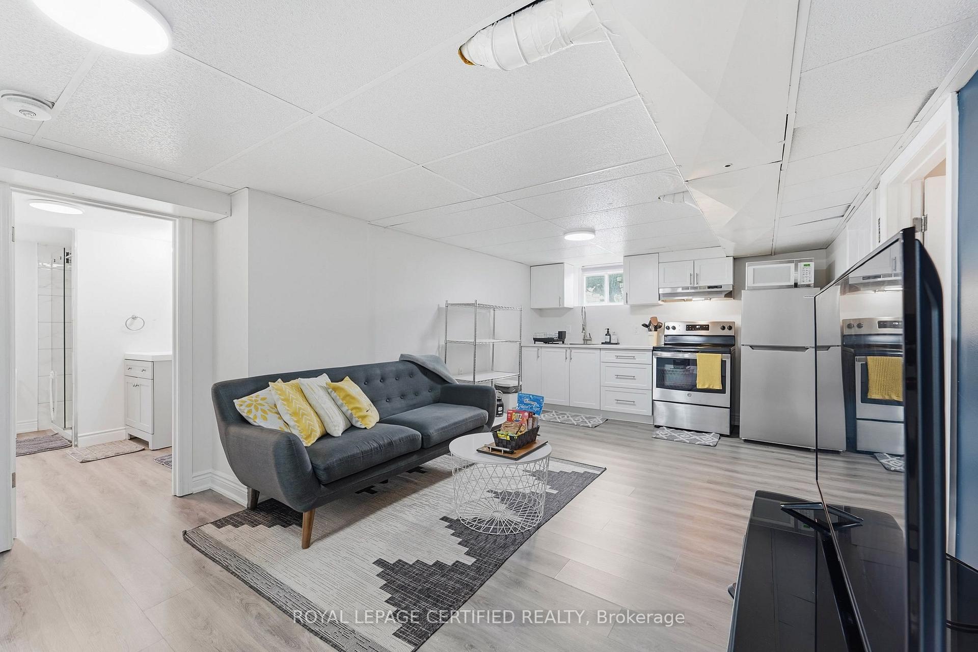 Photo 11 of 18 Coventry Street, St. Catharines, E. Chester — HOMEH