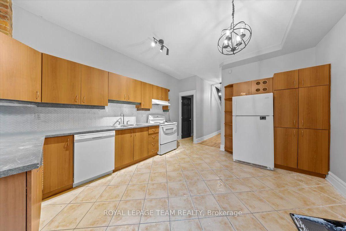 Photo 27 of 136 Elm Street, Ottawa, West Centre Town — HOMEH