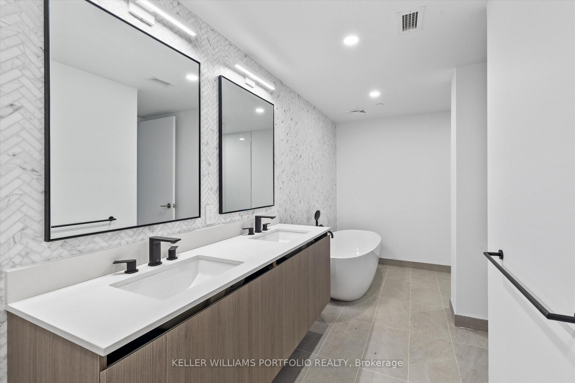 Photo 5 of Unit TH09, 1720 Bayview Avenue, Toronto, Mount Pleasant East — HOMEH