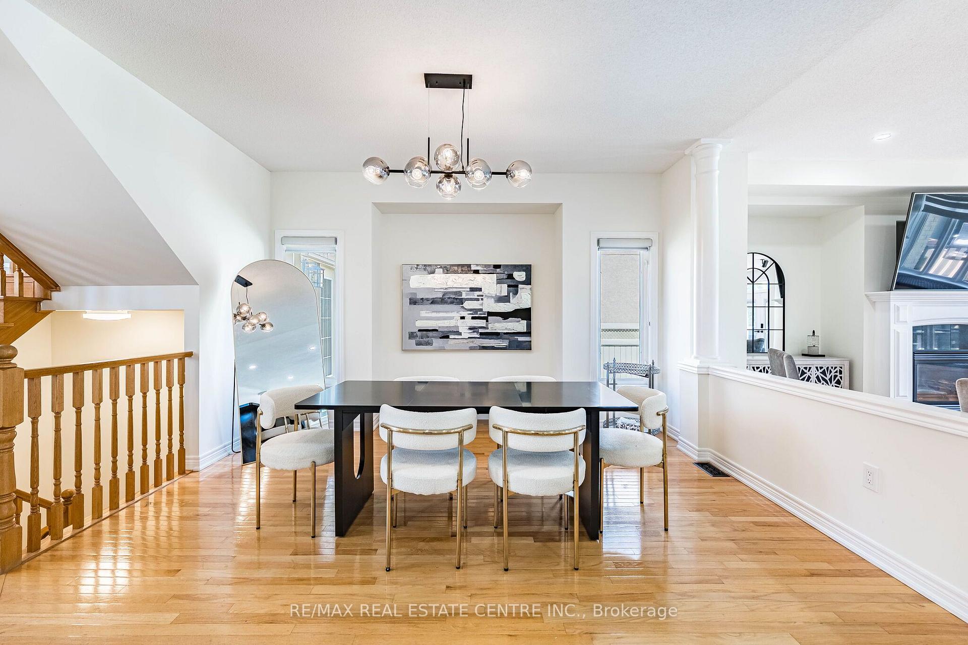 Photo 7 of 137 Cloverleaf Drive, Hamilton, Meadowlands — HOMEH