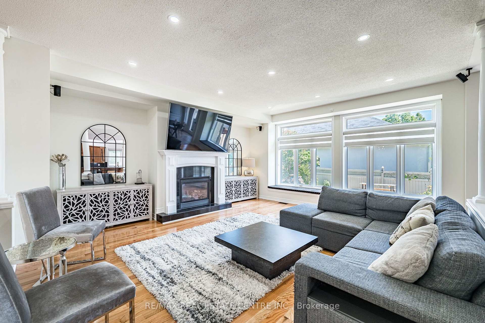 Photo 9 of 137 Cloverleaf Drive, Hamilton, Meadowlands — HOMEH