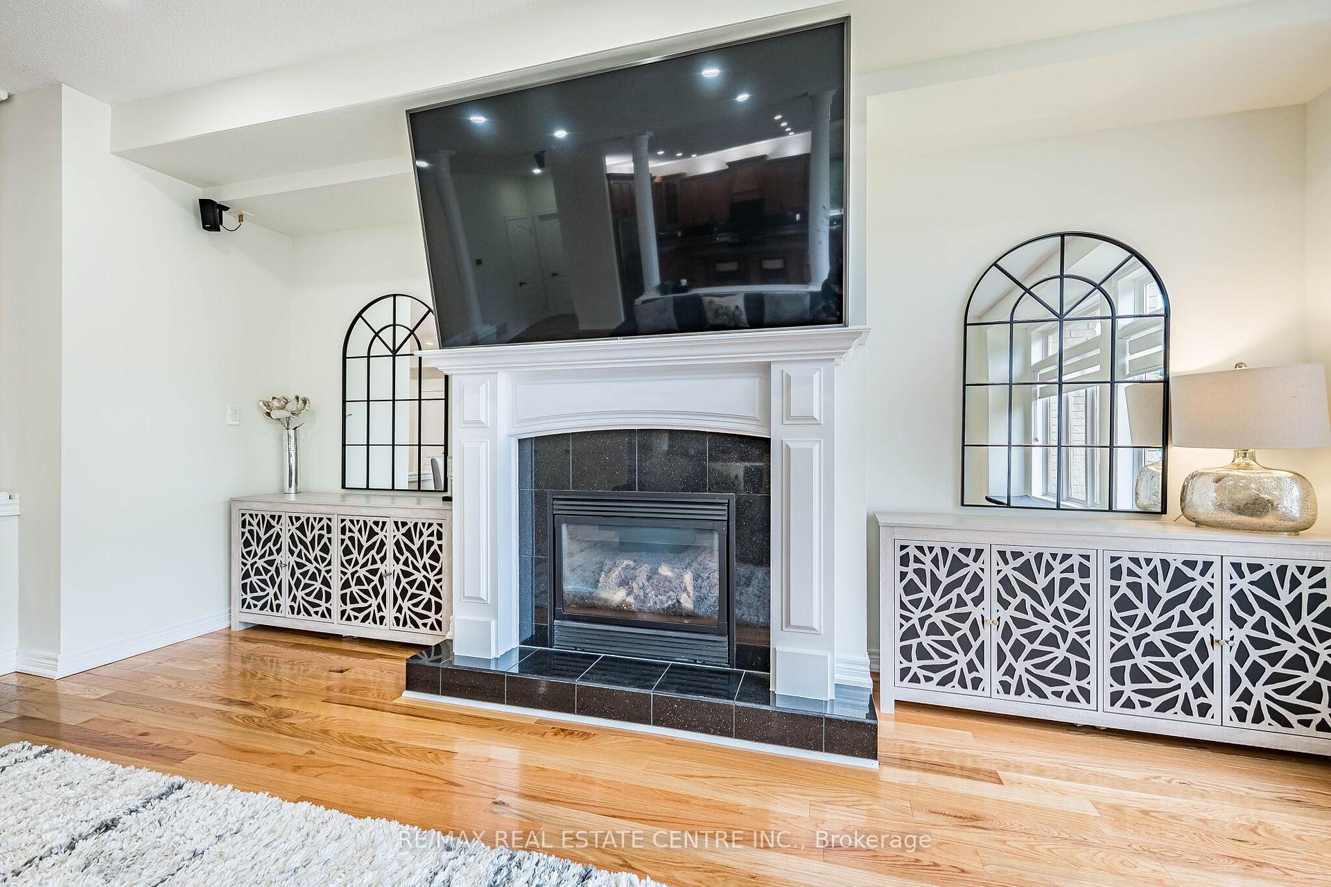 Photo 12 of 137 Cloverleaf Drive, Hamilton, Meadowlands — HOMEH