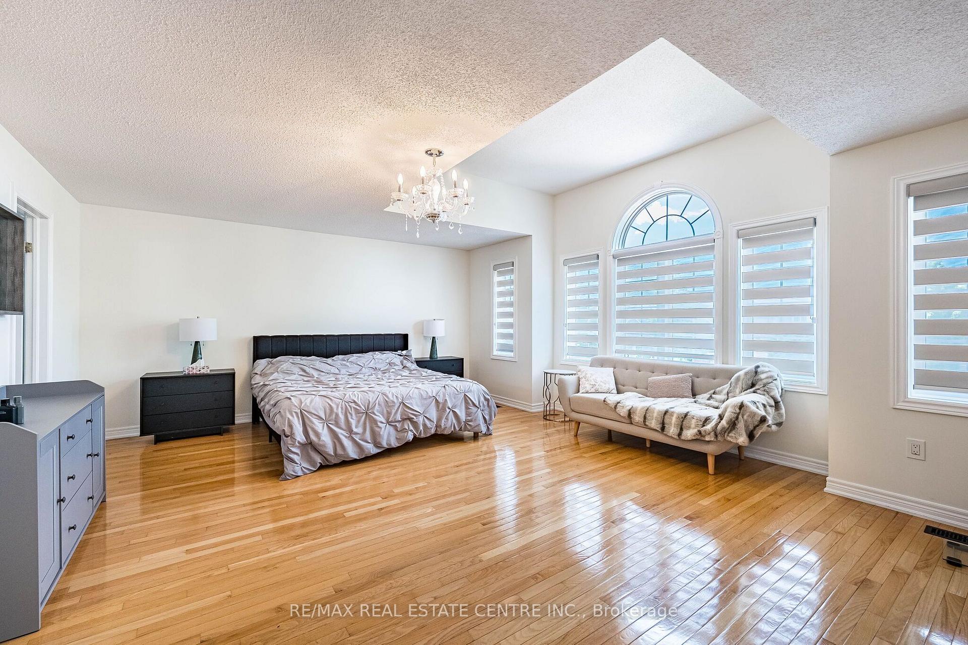 Photo 28 of 137 Cloverleaf Drive, Hamilton, Meadowlands — HOMEH