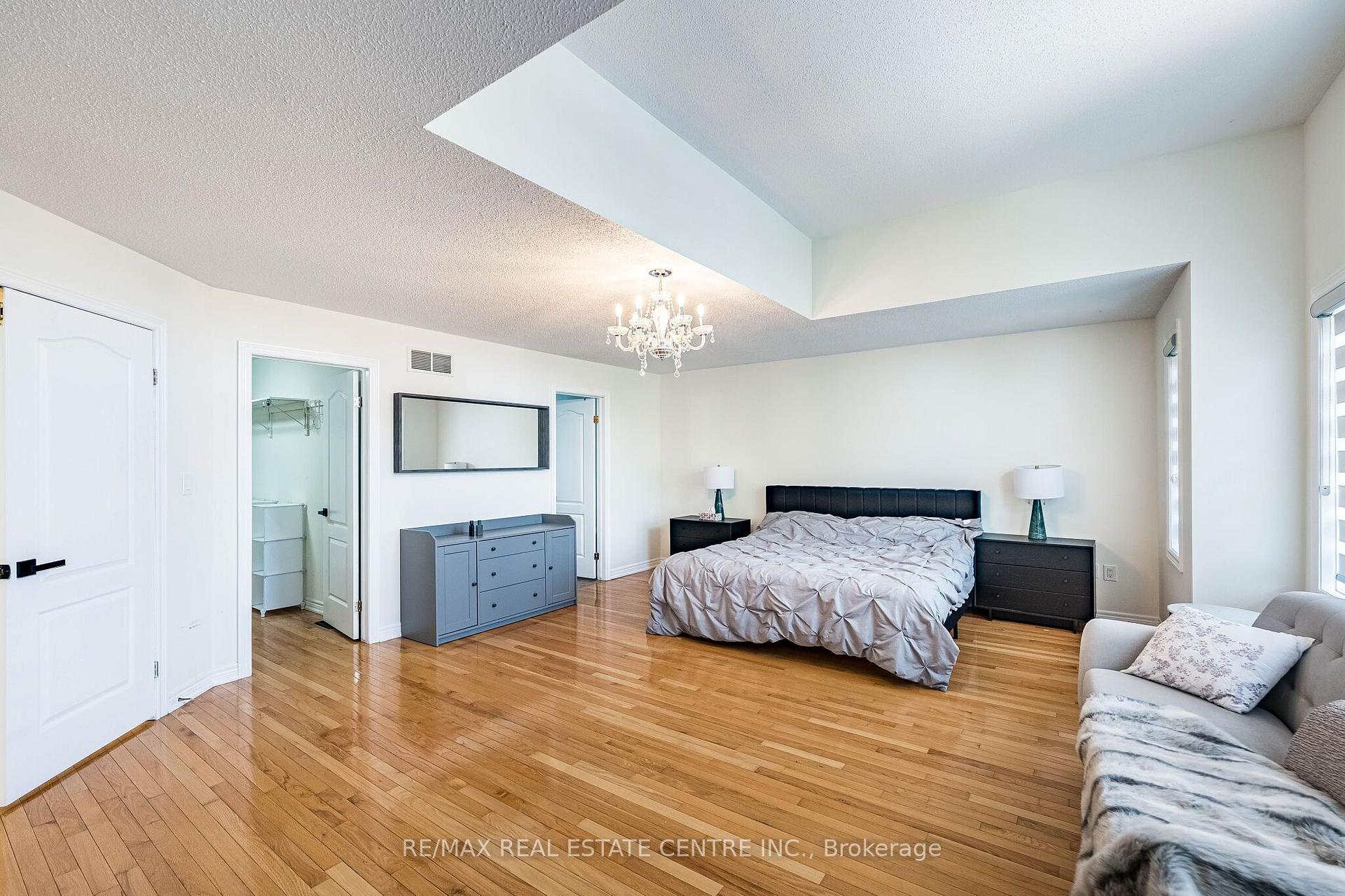 Photo 29 of 137 Cloverleaf Drive, Hamilton, Meadowlands — HOMEH