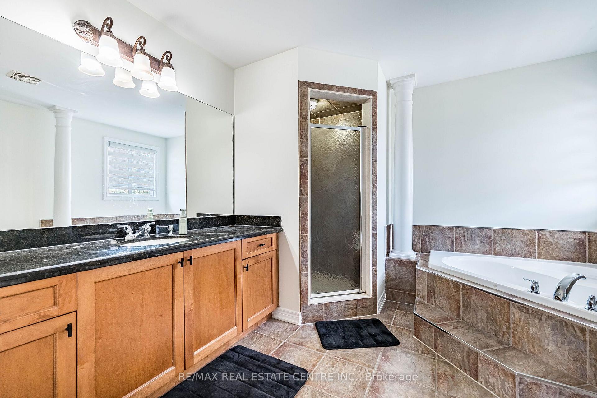 Photo 32 of 137 Cloverleaf Drive, Hamilton, Meadowlands — HOMEH
