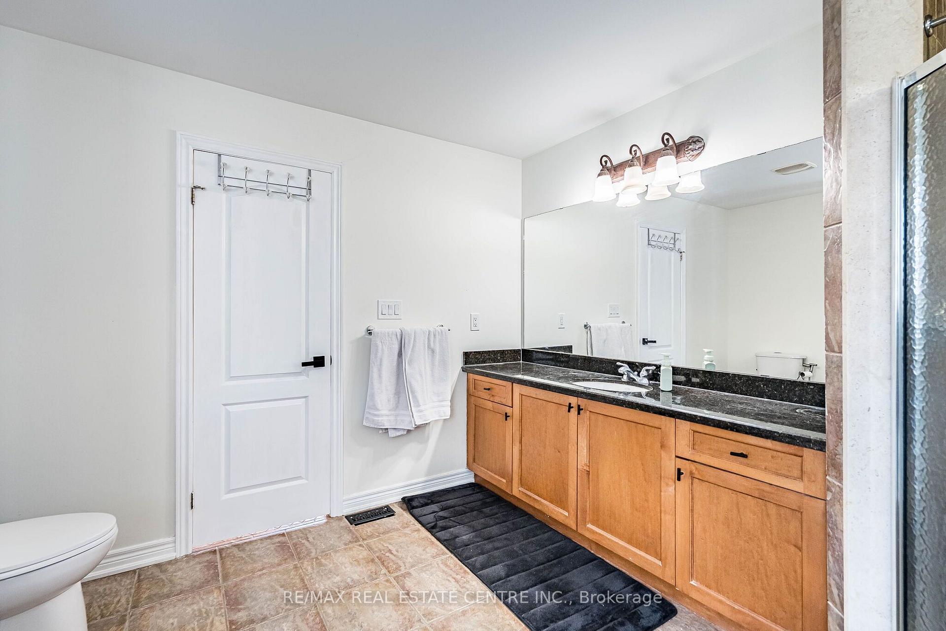 Photo 34 of 137 Cloverleaf Drive, Hamilton, Meadowlands — HOMEH