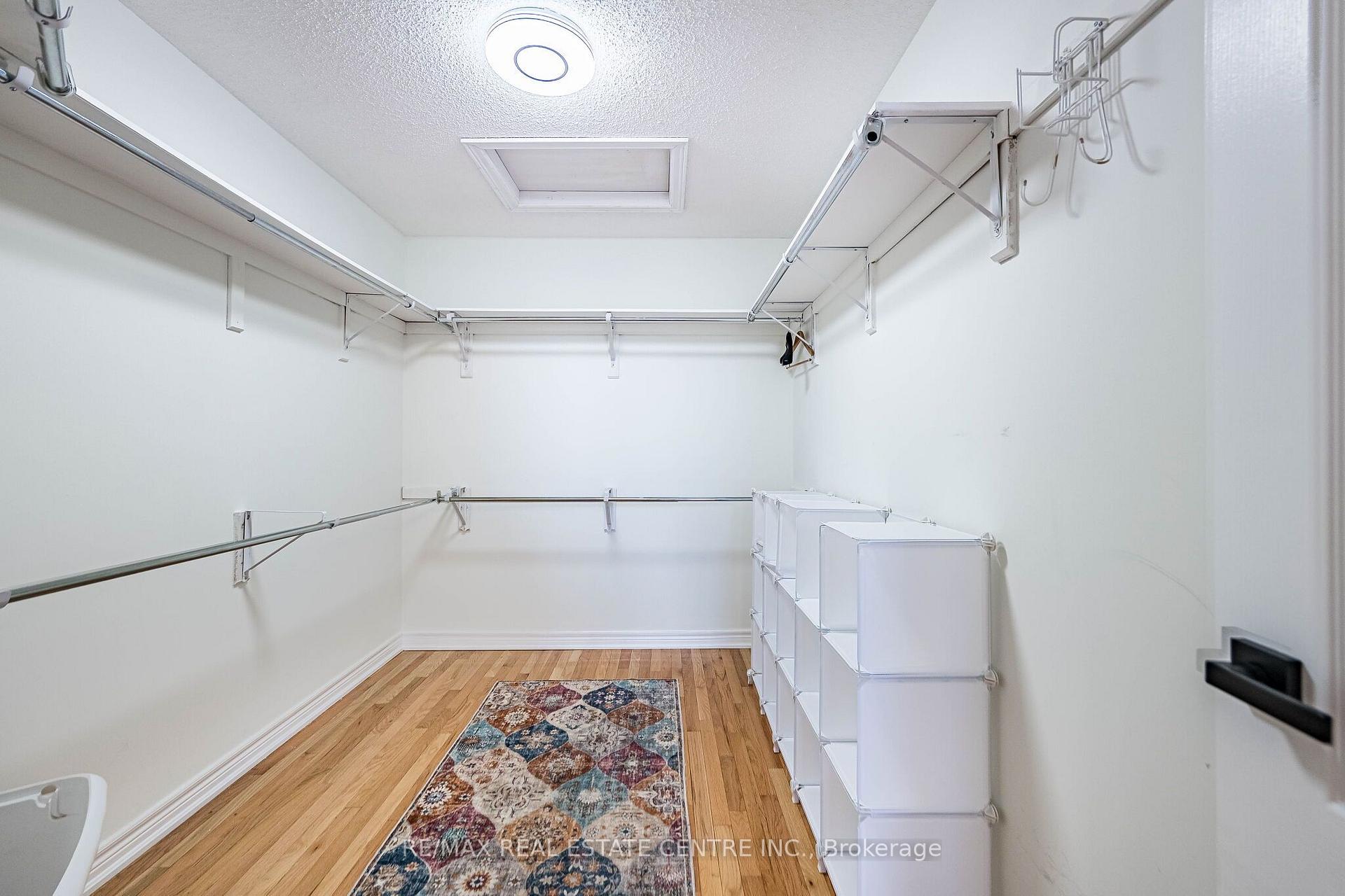 Photo 35 of 137 Cloverleaf Drive, Hamilton, Meadowlands — HOMEH