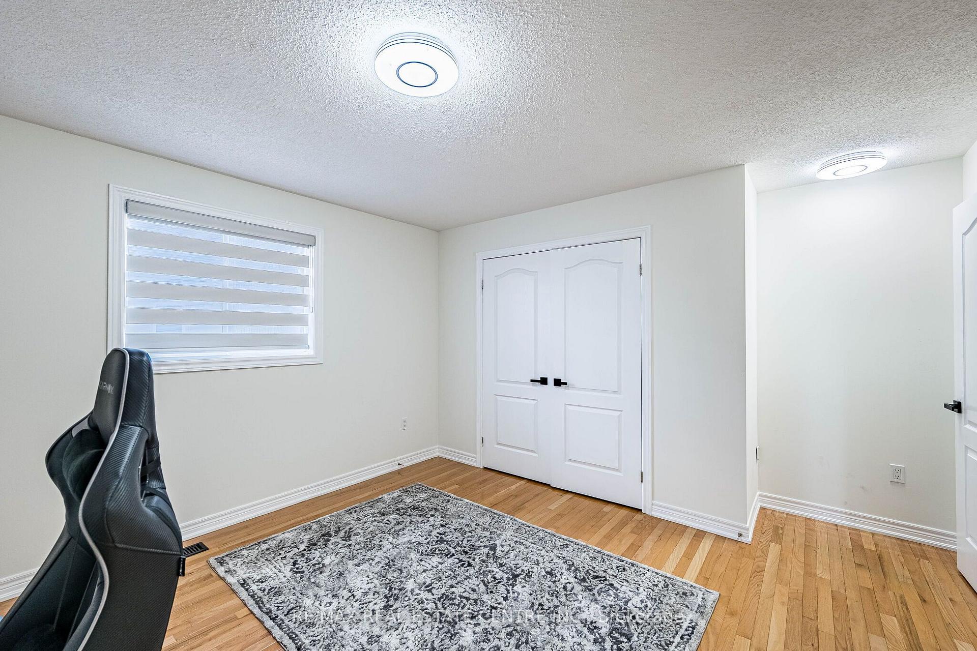 Photo 37 of 137 Cloverleaf Drive, Hamilton, Meadowlands — HOMEH