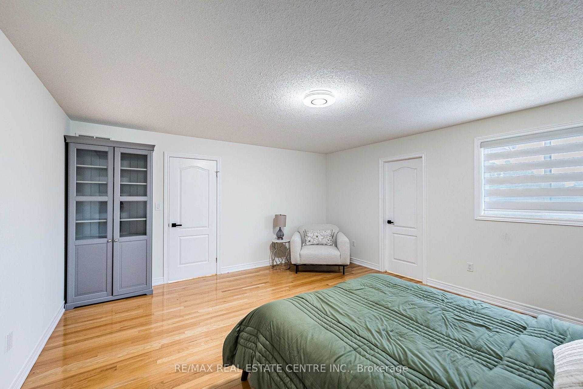 Photo 39 of 137 Cloverleaf Drive, Hamilton, Meadowlands — HOMEH