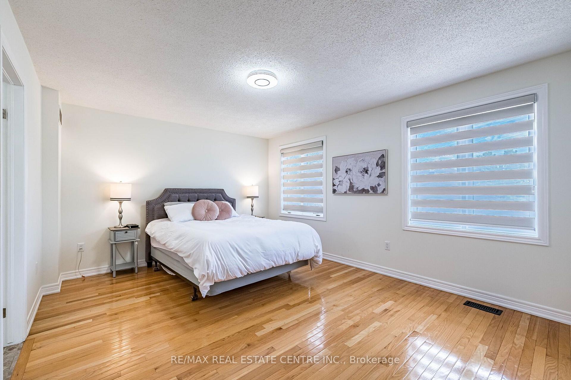 Photo 41 of 137 Cloverleaf Drive, Hamilton, Meadowlands — HOMEH