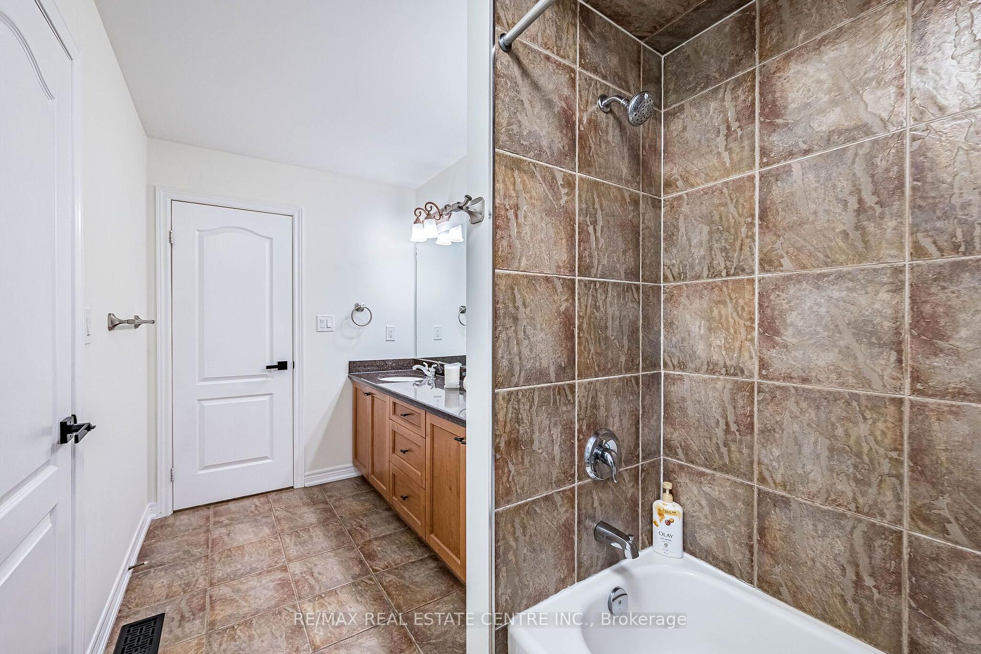 Photo 45 of 137 Cloverleaf Drive, Hamilton, Meadowlands — HOMEH