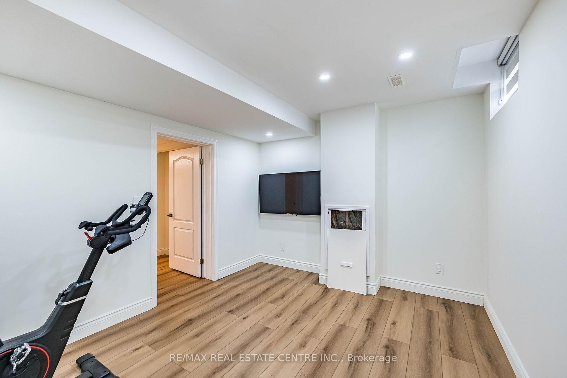 Photo 46 of 137 Cloverleaf Drive, Hamilton, Meadowlands — HOMEH