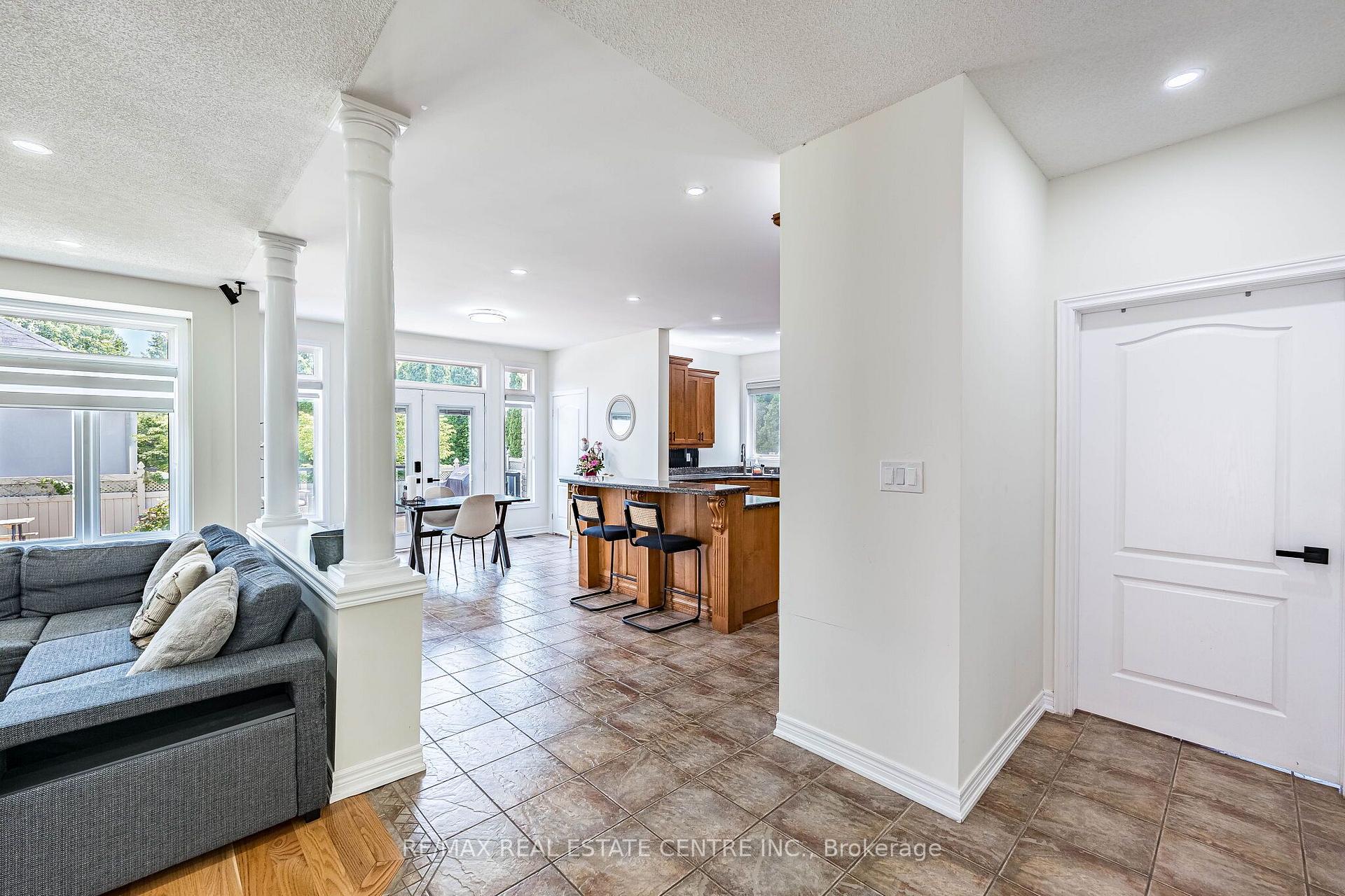 Photo 50 of 137 Cloverleaf Drive, Hamilton, Meadowlands — HOMEH