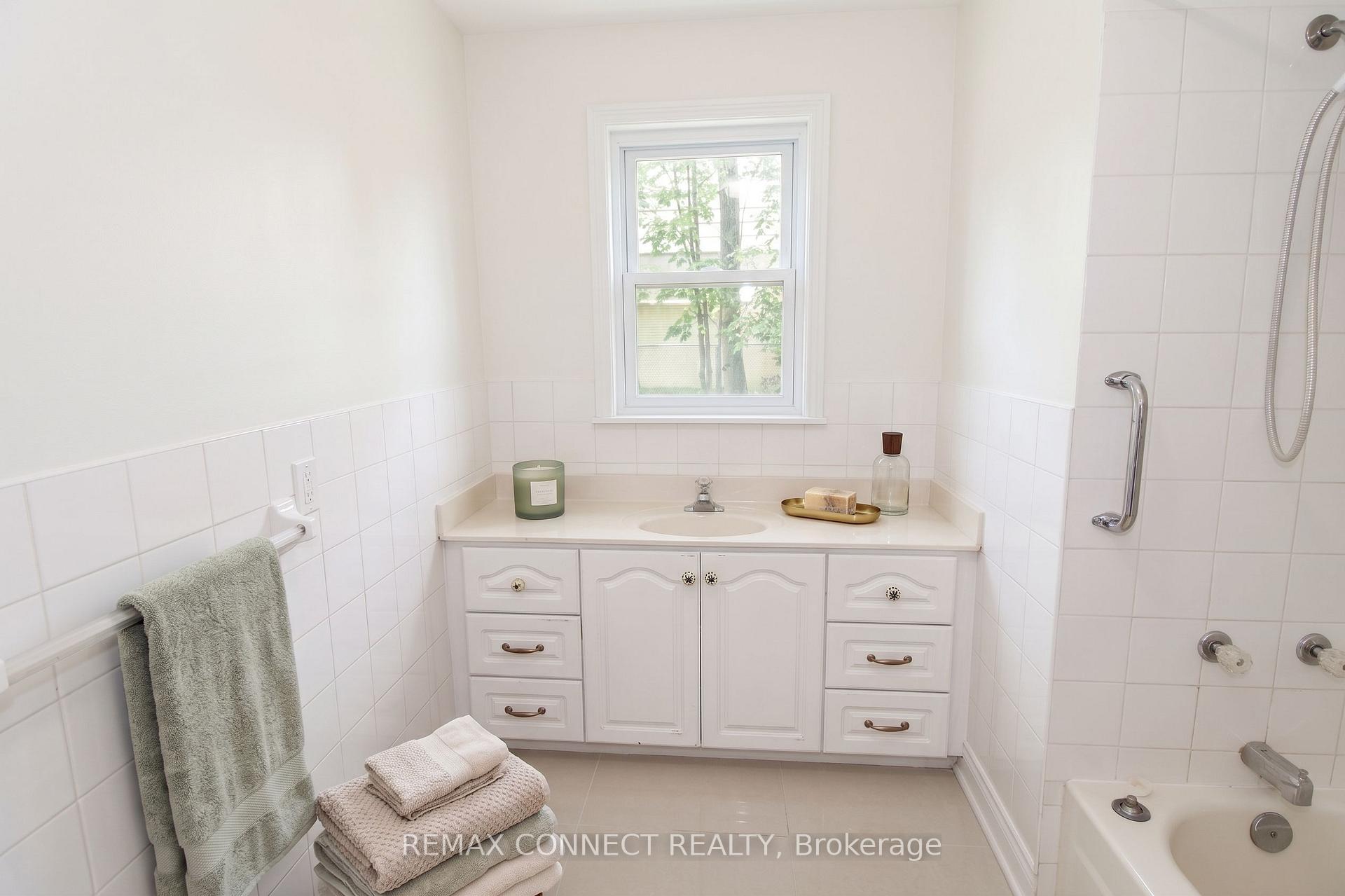 Photo 4 of Unit -  Main, 12 Longbridge Road, Vaughan, Uplands — HOMEH