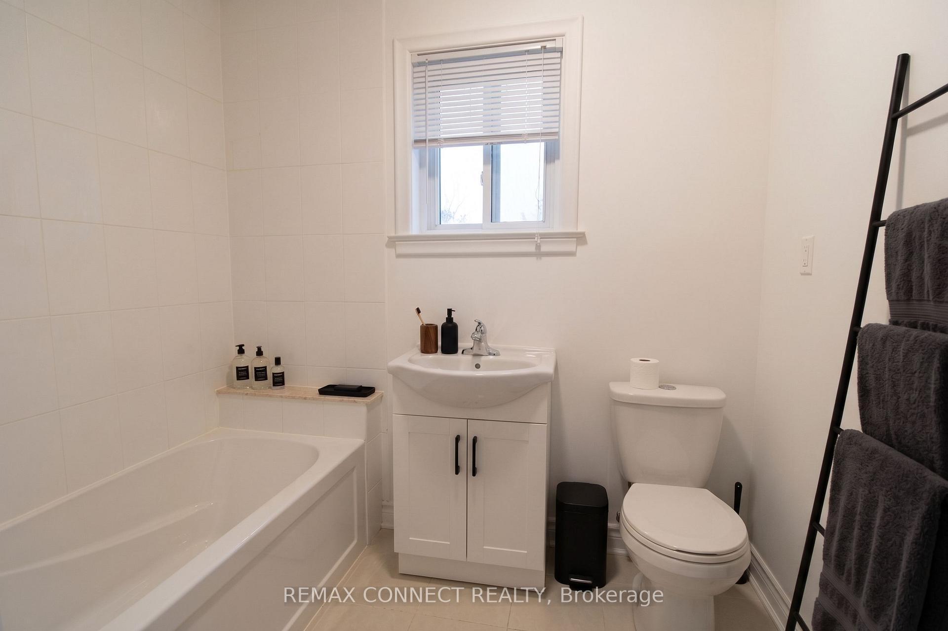 Photo 5 of Unit -  Main, 12 Longbridge Road, Vaughan, Uplands — HOMEH