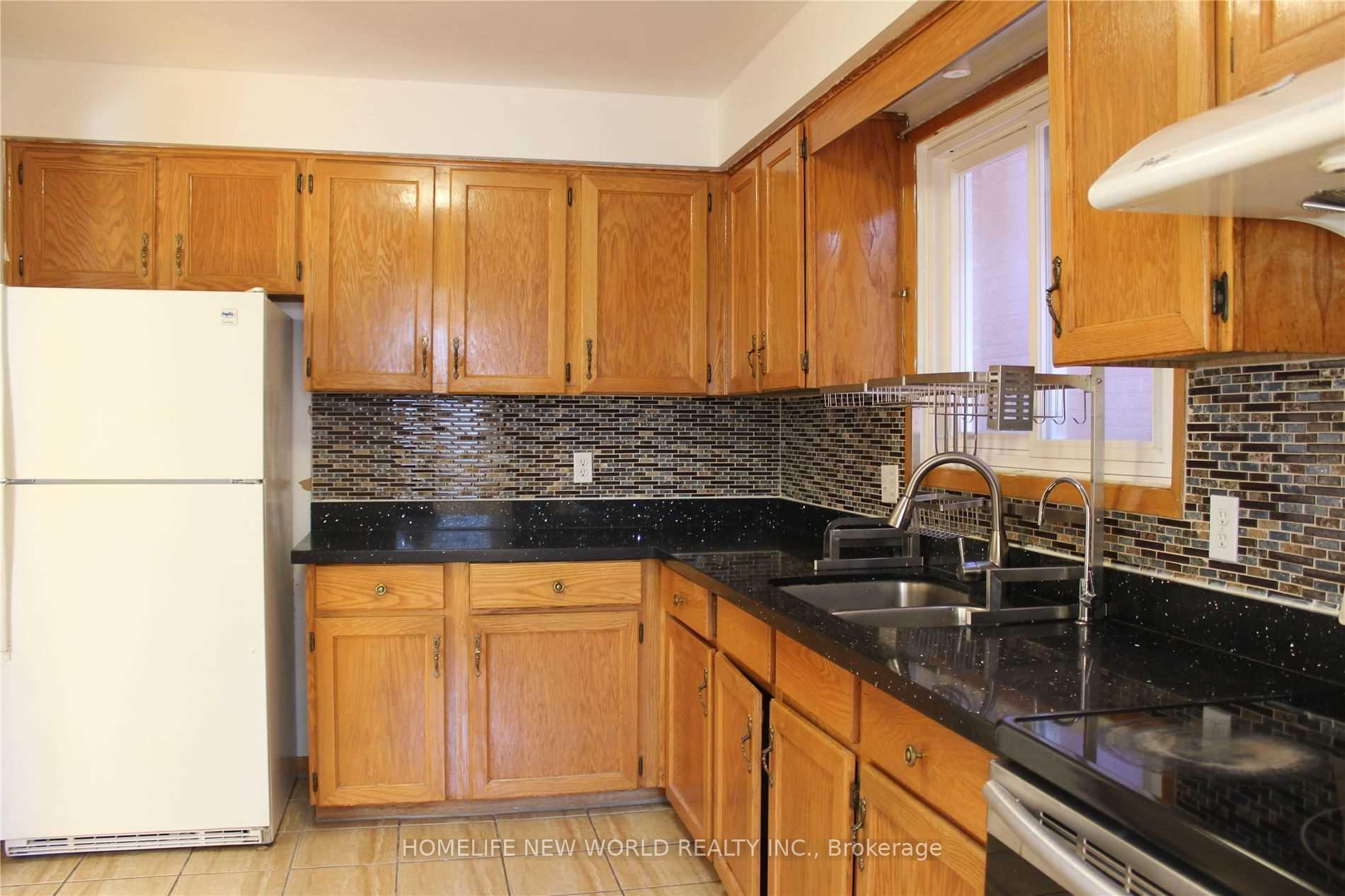 Photo 2 of 31 Rainthorpe Crescent, Scarborough, L'Amoreaux — HOMEH