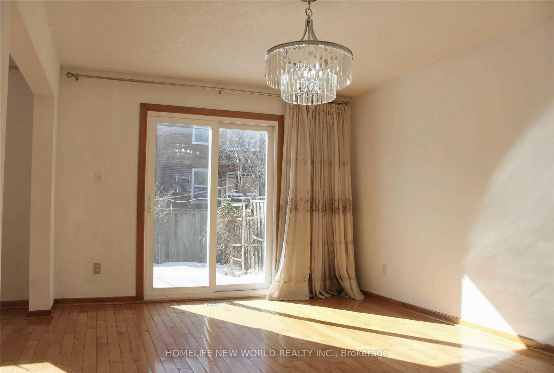 Photo 5 of 31 Rainthorpe Crescent, Scarborough, L'Amoreaux — HOMEH