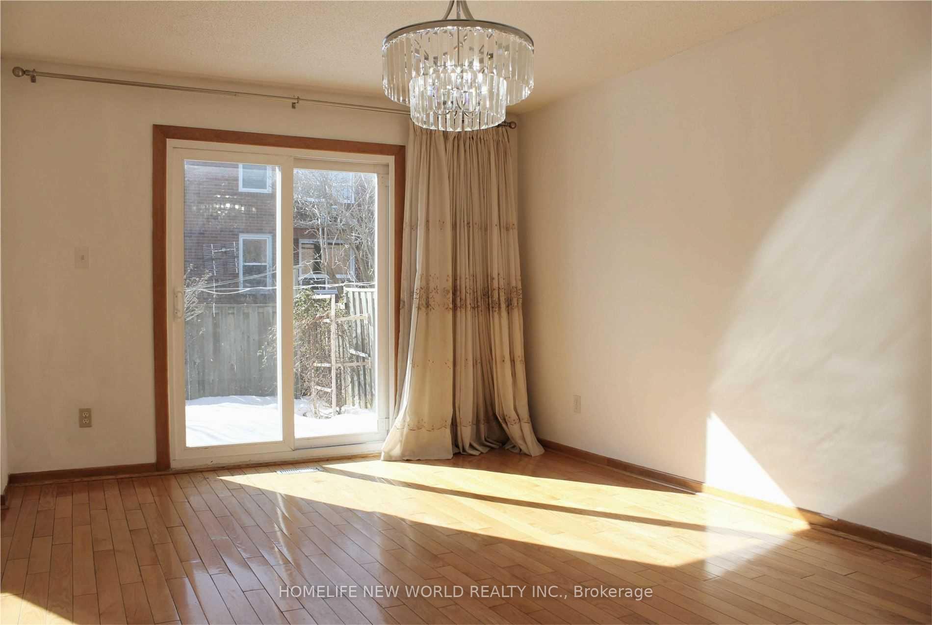 Photo 6 of 31 Rainthorpe Crescent, Scarborough, L'Amoreaux — HOMEH
