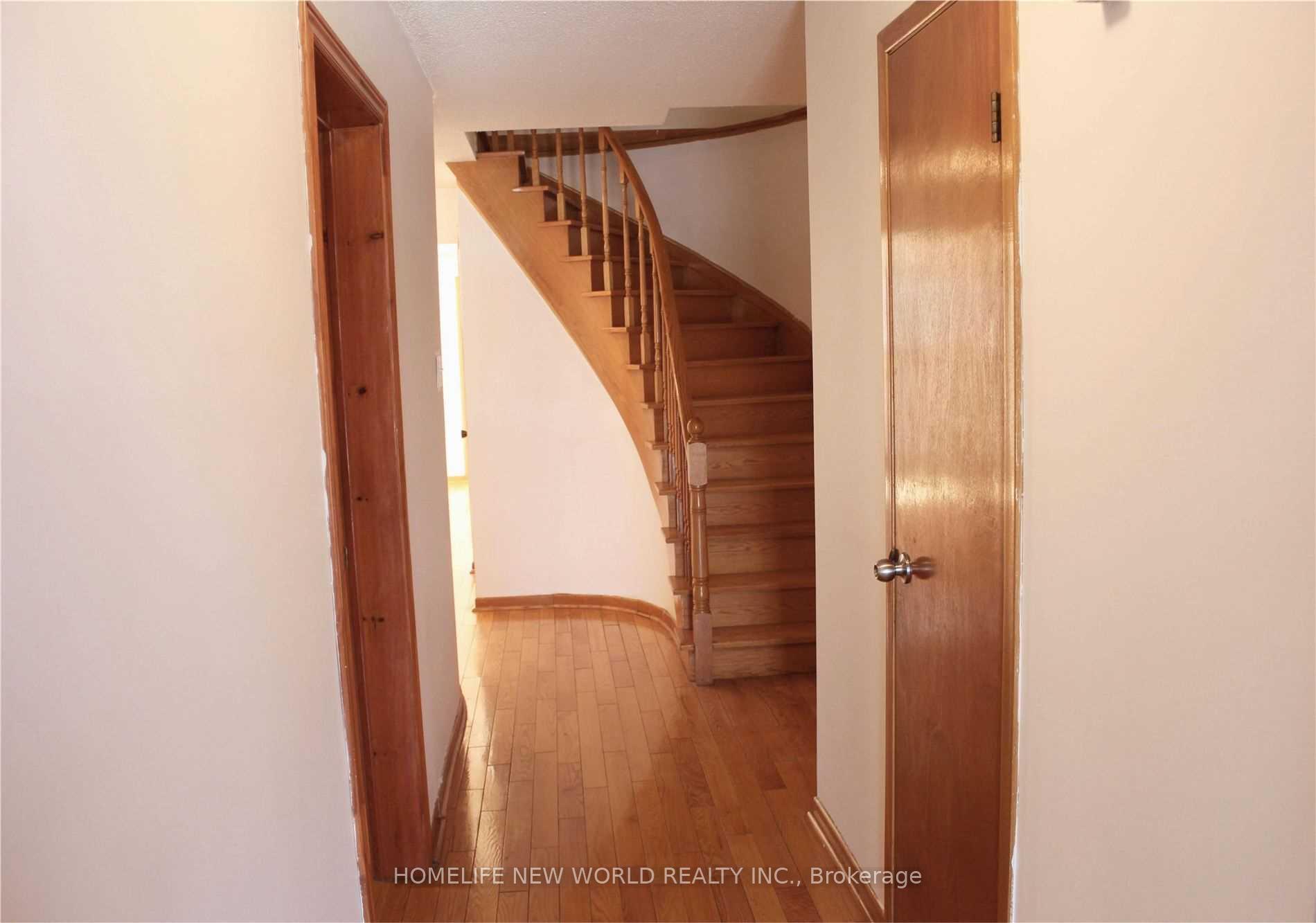 Photo 11 of 31 Rainthorpe Crescent, Scarborough, L'Amoreaux — HOMEH