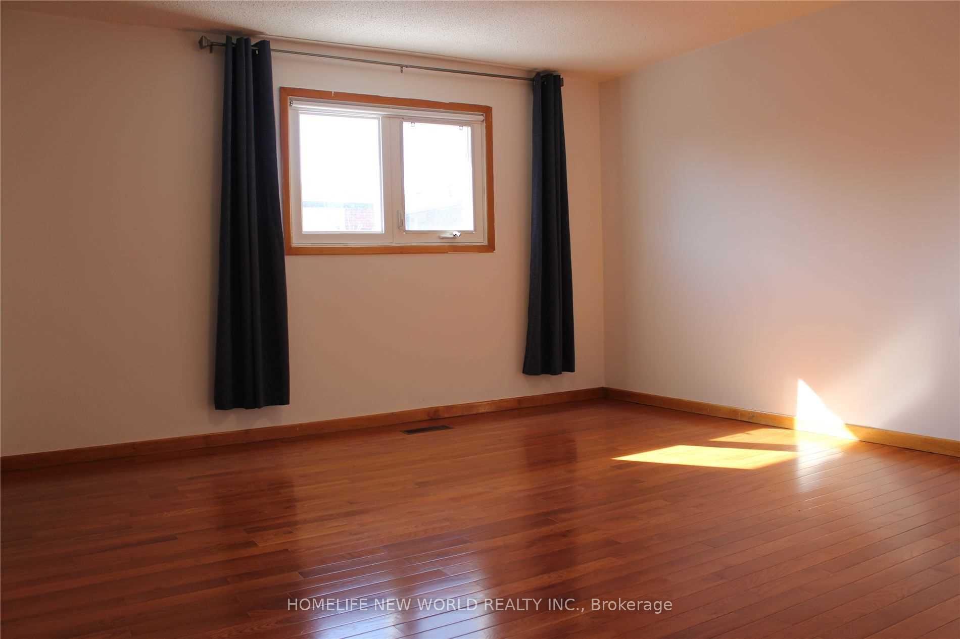 Photo 13 of 31 Rainthorpe Crescent, Scarborough, L'Amoreaux — HOMEH