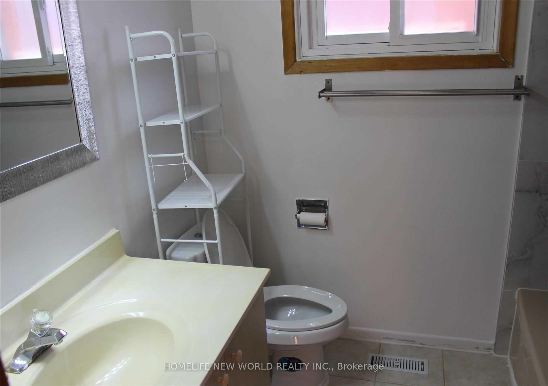 Photo 15 of 31 Rainthorpe Crescent, Scarborough, L'Amoreaux — HOMEH