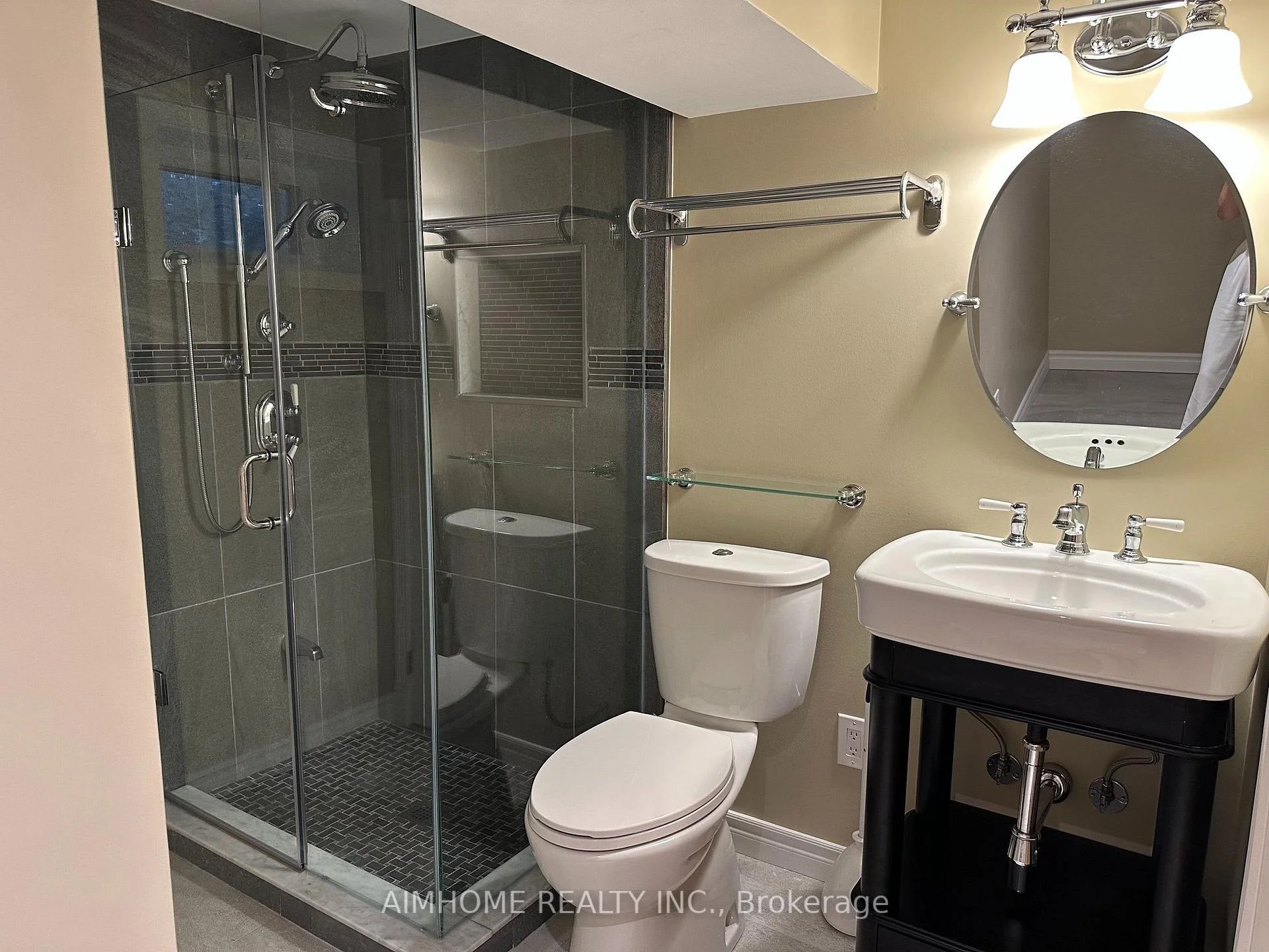 Photo 6 of Unit Apartment, 35 Royal Orchard BSMT Unit Boulevard, Markham, Thornhill — HOMEH