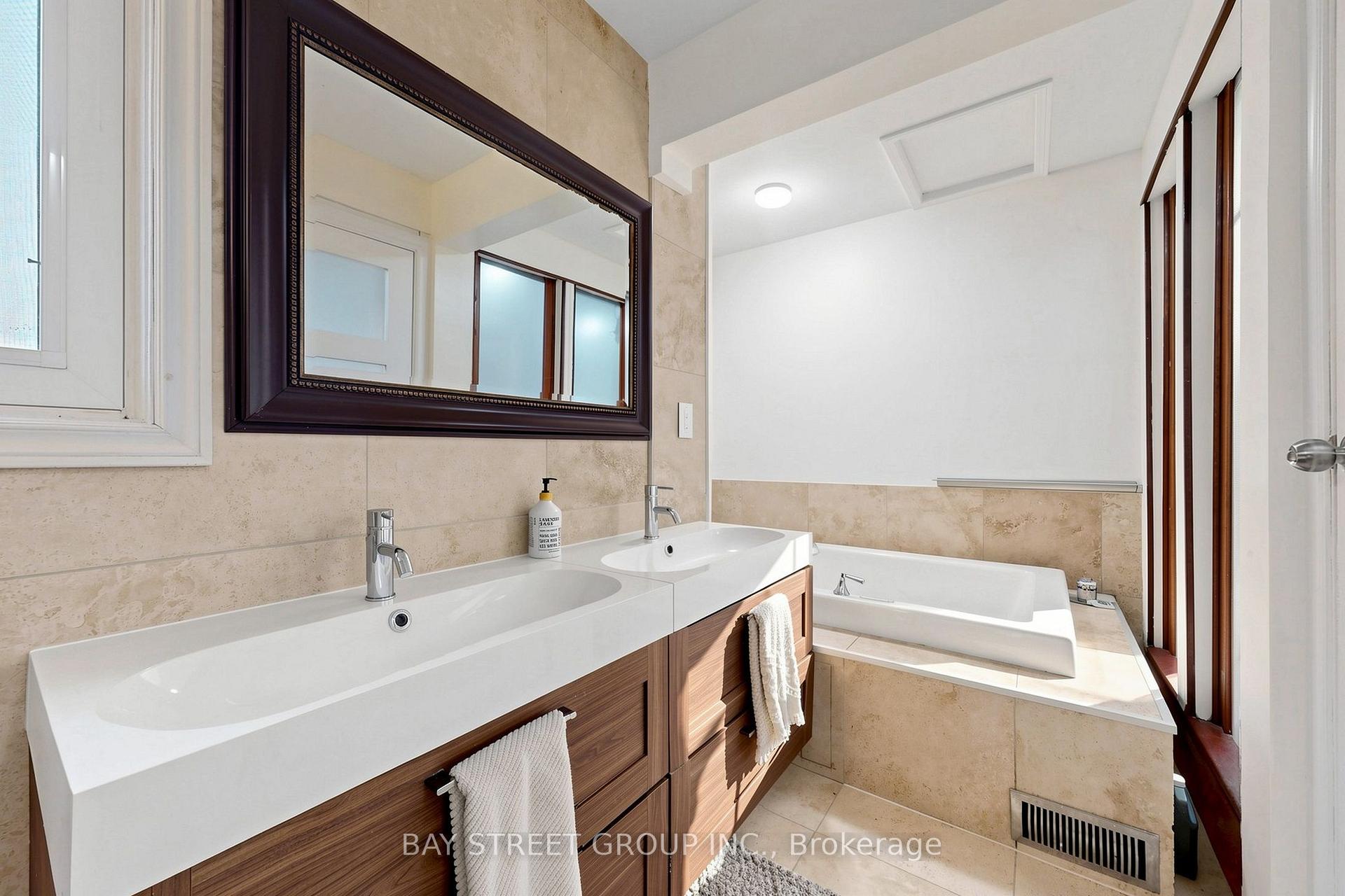 Photo 24 of 2334 Wildwood Crescent, Pickering, Brock Ridge — HOMEH