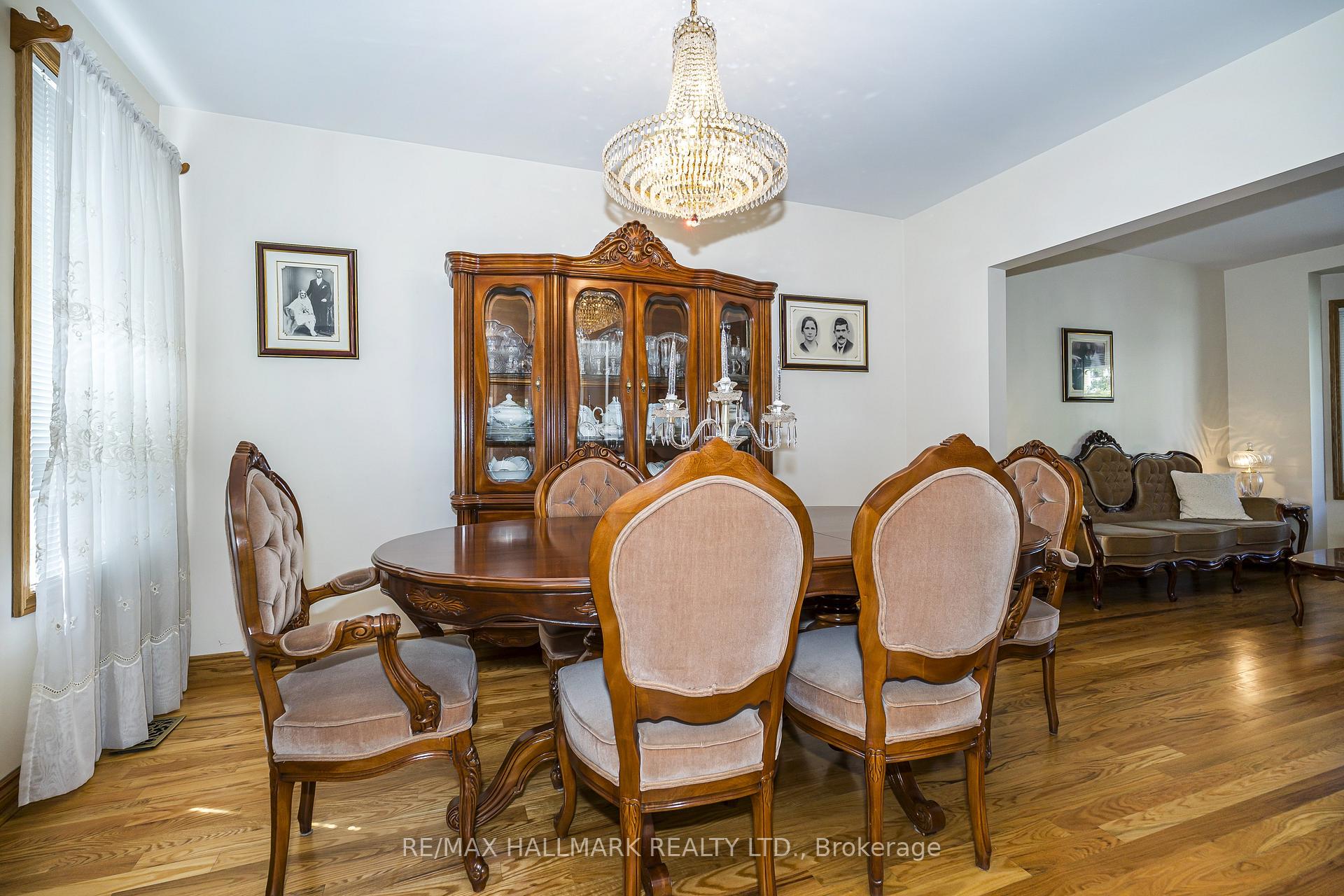 Photo 2 of 47 Montrose Avenue, Toronto, Trinity-Bellwoods — HOMEH