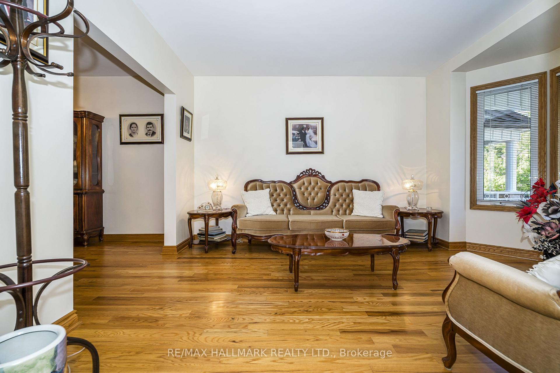 Photo 4 of 47 Montrose Avenue, Toronto, Trinity-Bellwoods — HOMEH