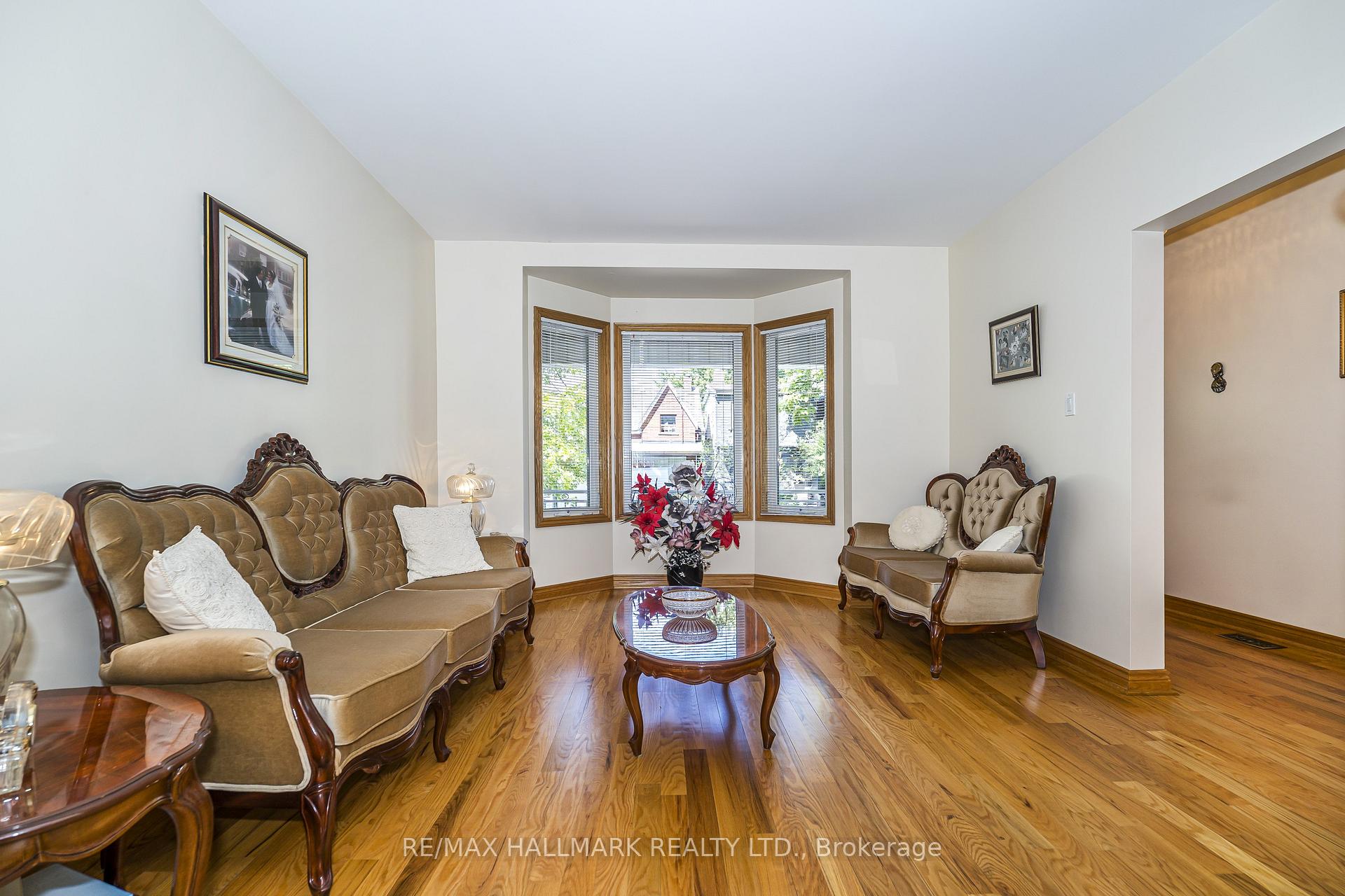 Photo 5 of 47 Montrose Avenue, Toronto, Trinity-Bellwoods — HOMEH