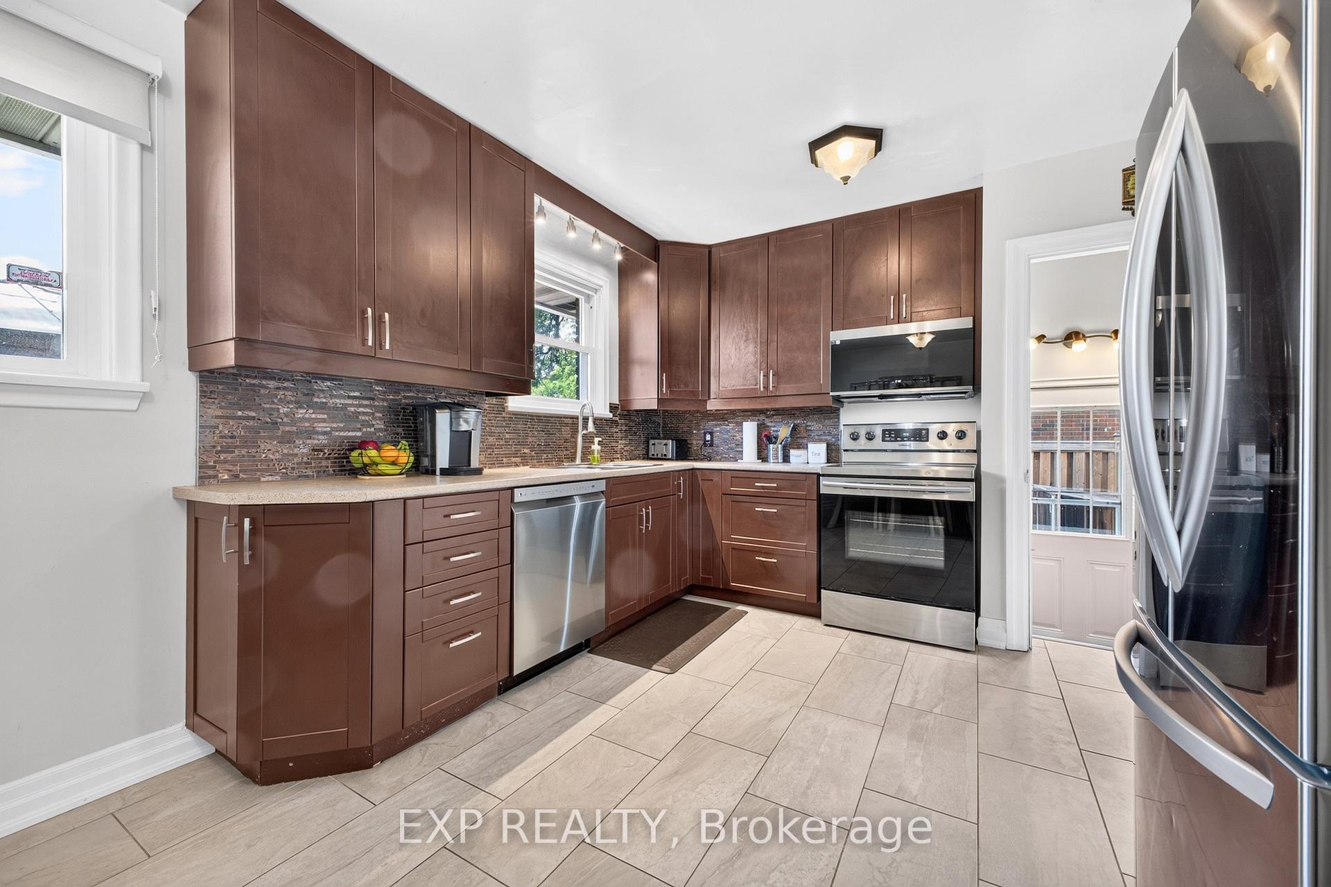 Photo 17 of 8 Dunraven Avenue, St. Catharines, Carlton/Bunting — HOMEH