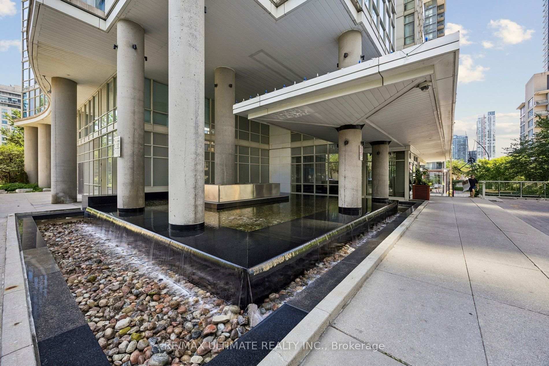 Photo 2 of Unit 1812, 35 Mariner Terrace, Toronto, Waterfront Communities — HOMEH