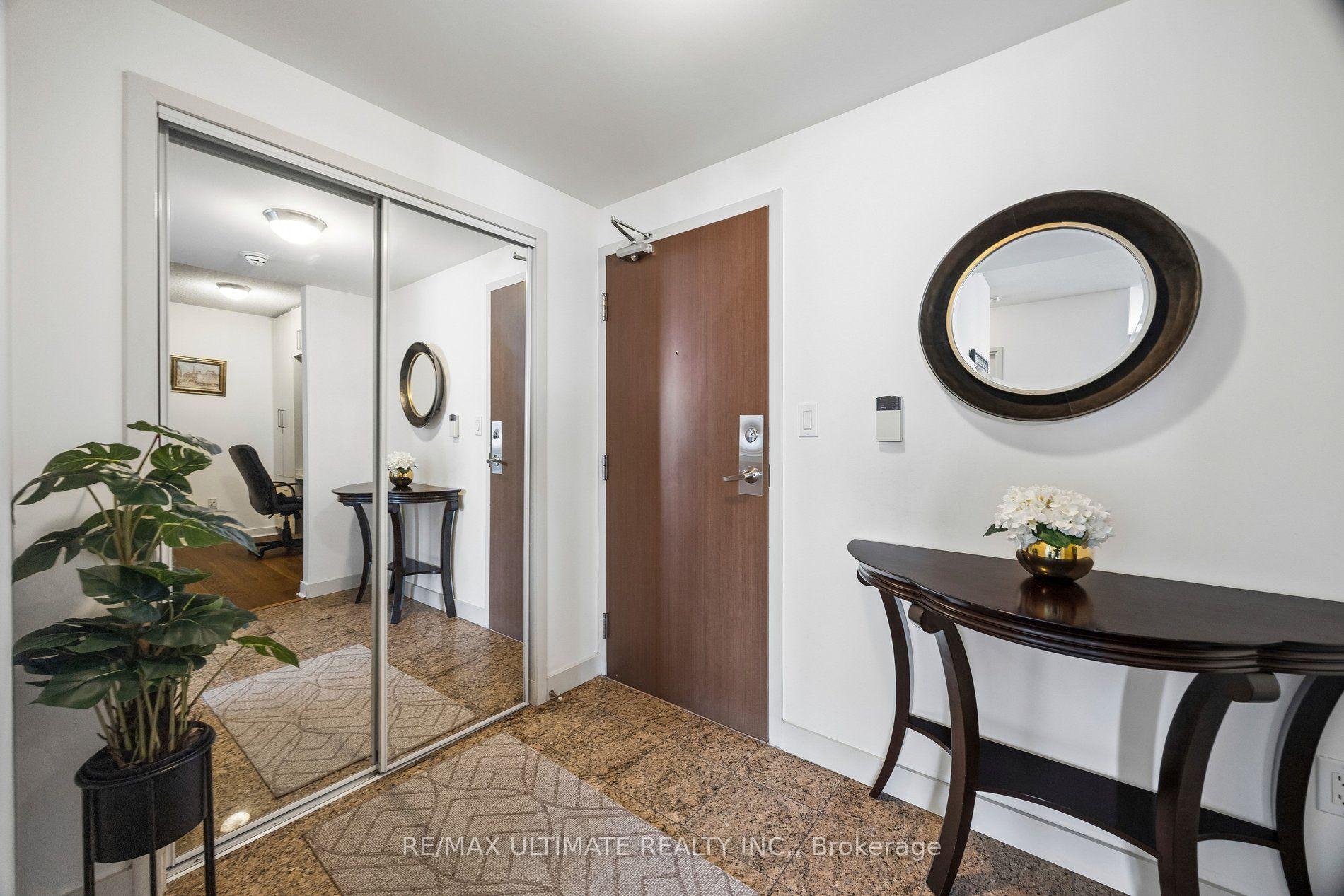 Photo 4 of Unit 1812, 35 Mariner Terrace, Toronto, Waterfront Communities — HOMEH