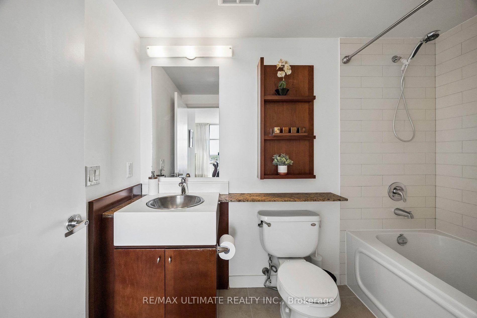 Photo 14 of Unit 1812, 35 Mariner Terrace, Toronto, Waterfront Communities — HOMEH