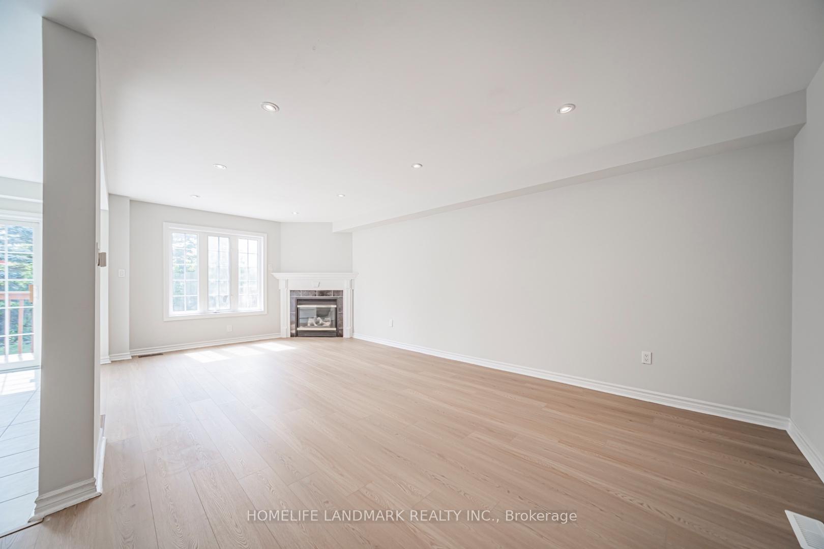 Photo 5 of 59 Bloomgate Crescent, Richmond Hill, Oak Ridges — HOMEH